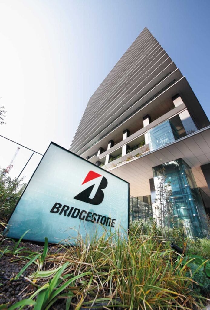 BRIDGESTONE: EL ALIADO PERFECTO QUE NECESITAS EN EL CAMINO V12MAGAZINE Bridgestone es una multinacional reconocida por su alta calidad, y ahora se posiciona por ofrecer soluciones de movilidad sostenible para los clientes. V12MAGAZINE