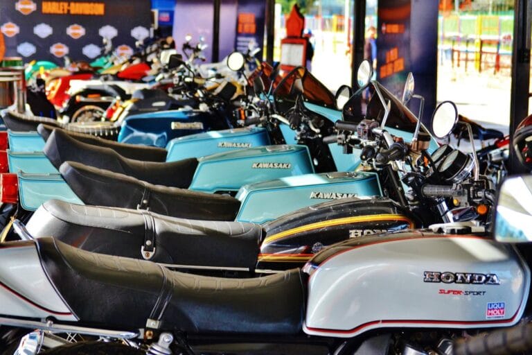 Motos-clasicas-y-antiguas-en-exhibicion[1]