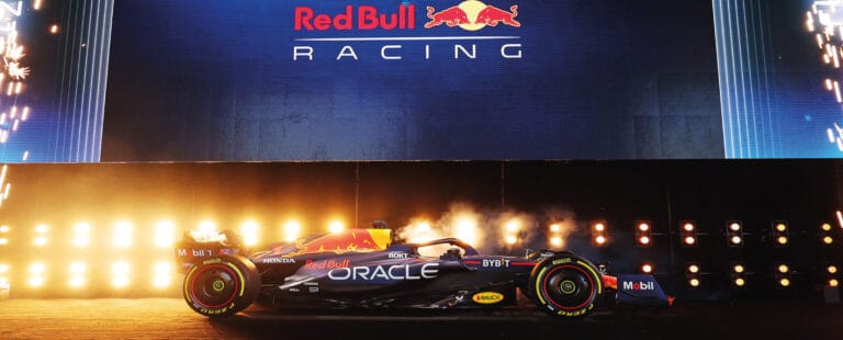 RedBull-lanzamiento-RB19-foto-principal[1]