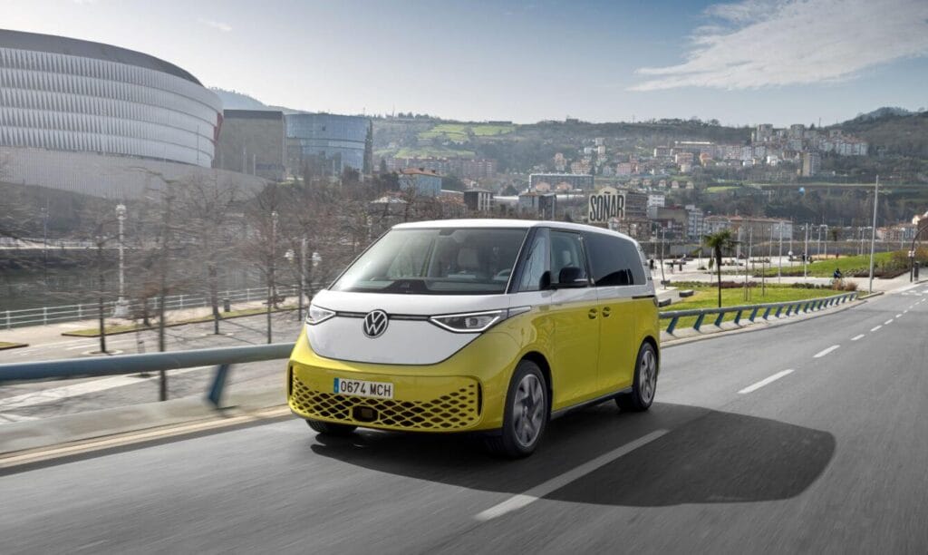 Volkswagen ID. Buzz: la travesía eléctrica que busca un Récord Guinness en Colombia V12MAGAZINE Volkswagen ID. Buzz en Colombia no fue una simple escala de ruta: fue el paso local de una expedición global que quiere poner a prueba hasta dónde puede llegar un vehículo eléctrico. V12MAGAZINE