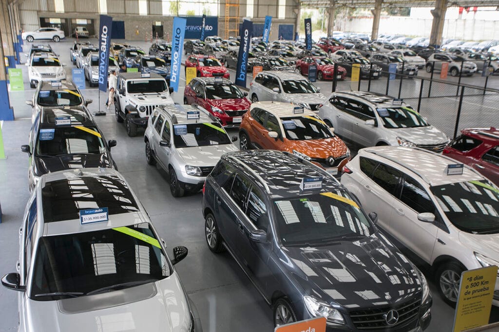 Reforma tributaria de Bogotá: ¿subirán los precios de los carros y las motos en 2027? V12MAGAZINE La reforma tributaria de Bogotá traerá cambios para el sector automotor desde 2027, con nuevas tarifas de ICA que podrían impactar los precios de carros y motos en la ciudad. V12MAGAZINE