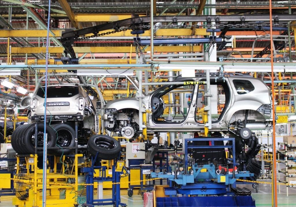 Renault-Sofasa registró un crecimiento del 176 % en su producción durante el primer semestre de 2026. La planta de Envigado fabricó cerca de 22.000 vehículos y consolidó a Colombia como un centro estratégico de exportación para seis mercados de América Latina. V12MAGAZINE