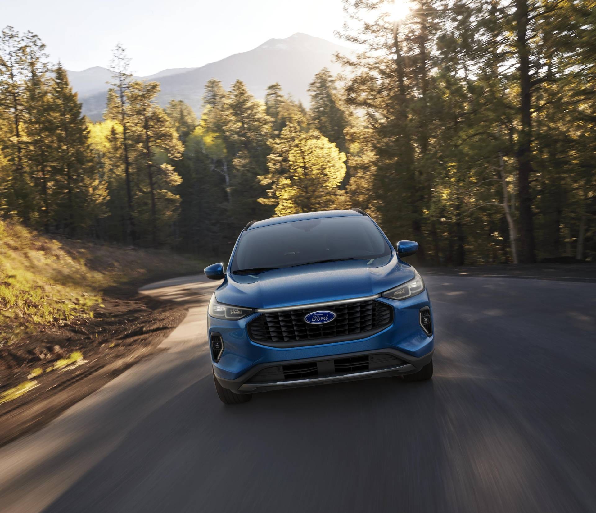 FORD ESCAPE 2023 ESTABLECE EN EL SEGMENTO DE LOS HÍBRIDOS NUEVOS ESTÁNDARES EN EFICIENCIA, TECNOLOGÍA Y SOFISTICACIÓN V12MAGAZINE La renovada Ford Escape llega en cinco versiones: ST-Line, ST-Line Select y Platinum, completamente híbridas; y Active y Platinum, con motor a combustión turbo EcoBoost. V12MAGAZINE