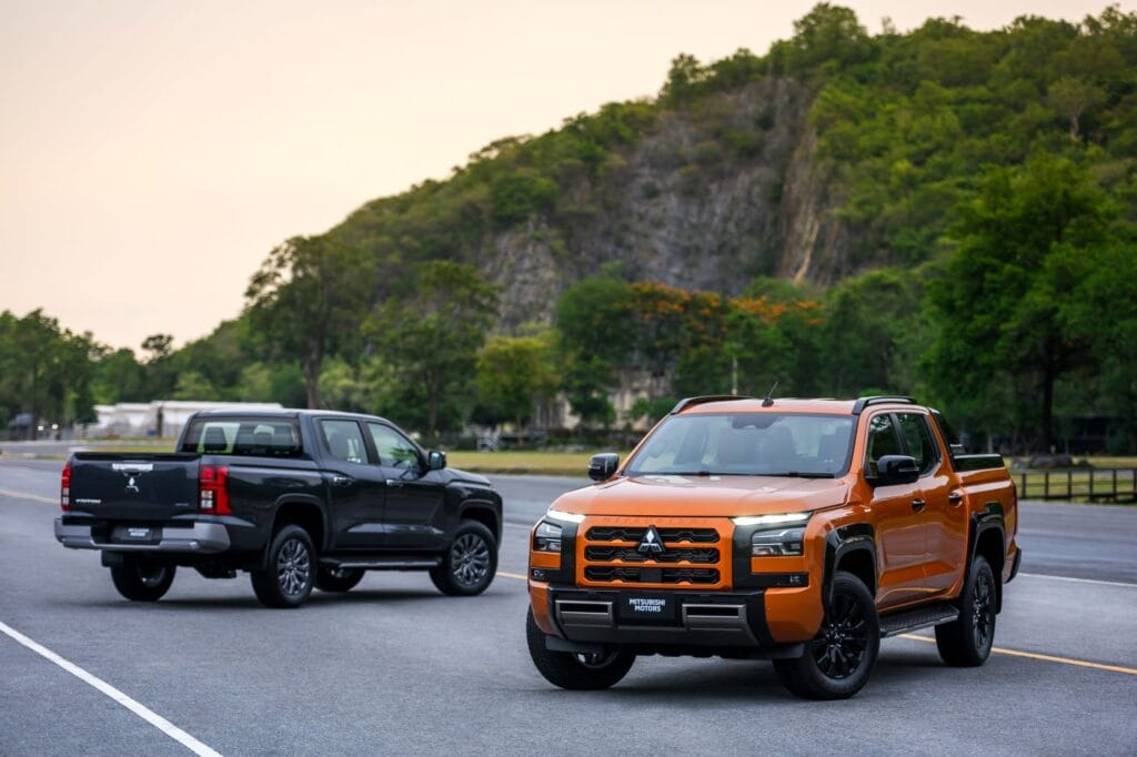 MITSUBISHI L200 TRITON: MÁS SEGURA, TECNOLÓGICA Y CON ESTILO V12MAGAZINE La Mitsubishi L200 Triton llega con un diseño renovado, mayor rigidez torsional y opciones de motorización potentes. Además, incorpora un llamativo color Yamabuki Orange. V12MAGAZINE