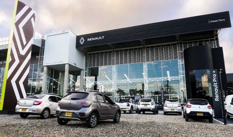 Vitrina-CASATORO-RENAULT-VillavicencioB[1]