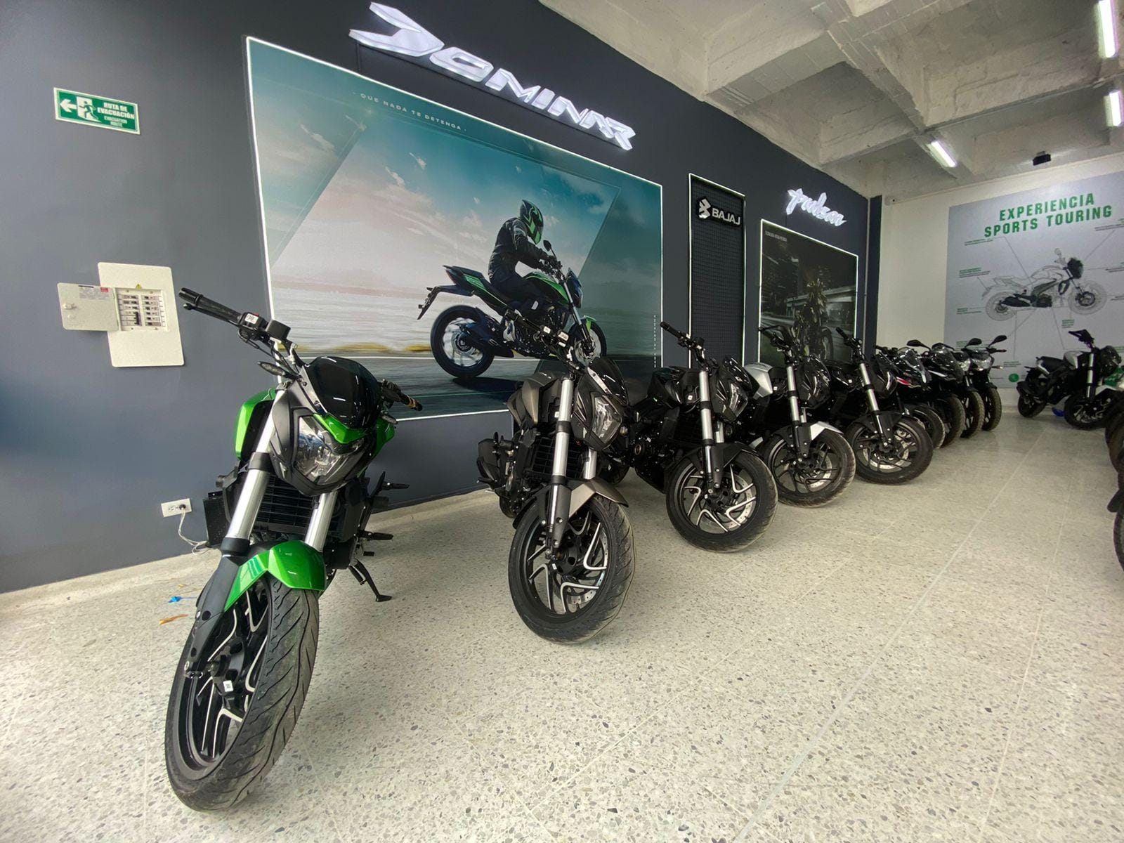GRUPO UMA IMPLEMENTA ETIQUETAS ESPECIALES PARA SUS REPUESTOS ORIGINALES BAJAJ V12MAGAZINE Grupo UMA - Repuestos originales Bajaj