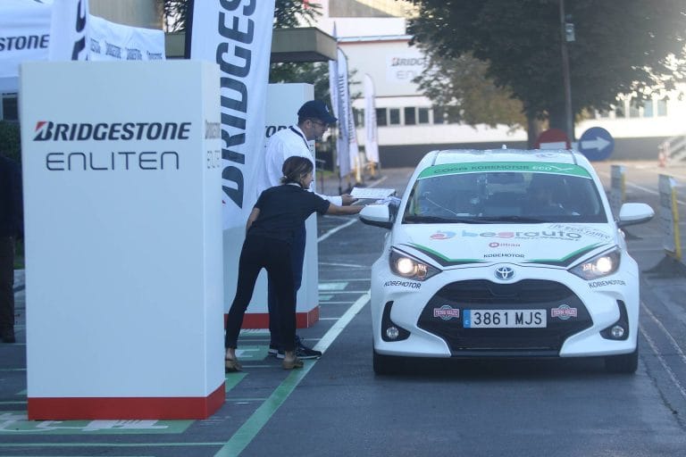 Bridgestone llantas con materiales reciclados