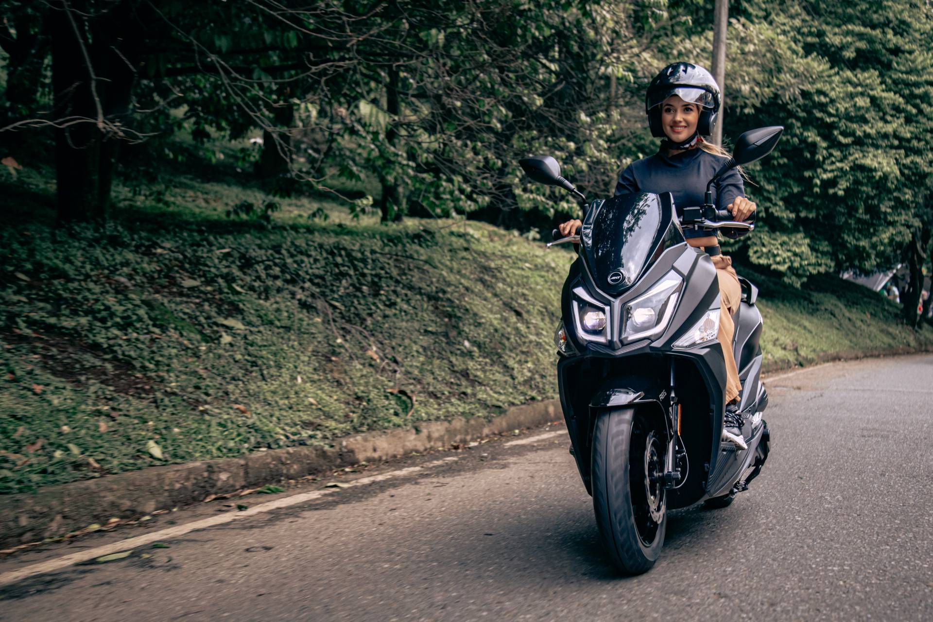 AKT JET 14 es un scooter que fortalece el portafolio de la marca en Colombia y con la que busca incrementar las ventas V12MAGAZINE
