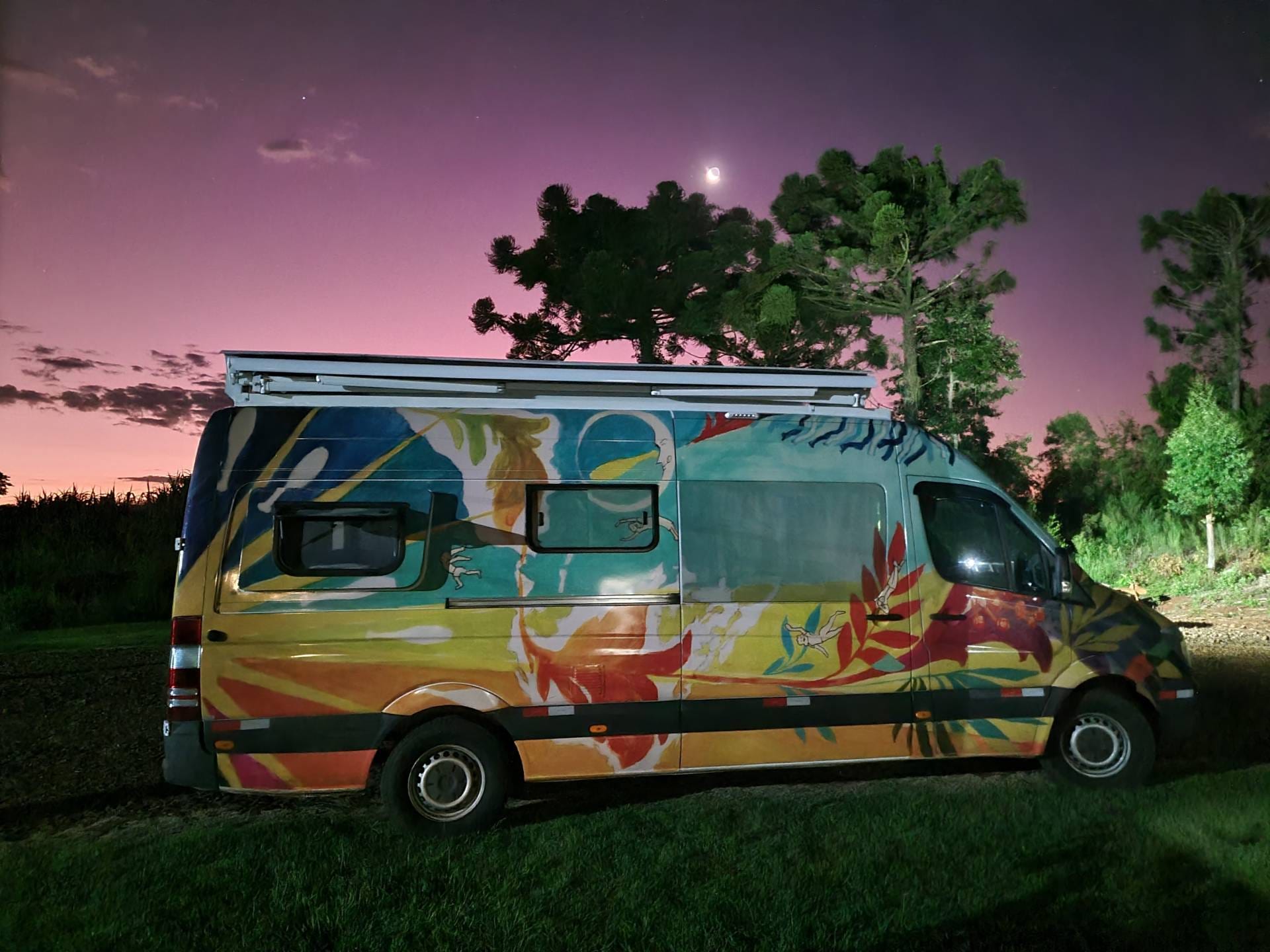 OVERLAND FEST: A BORDO DE SU CASA RODANTE, FAMILIA BRASILEÑA LLEGA A COLOMBIA PARA PARTICIPAR EN EL EVENTO V12MAGAZINE Se acerca la fecha del Overland Fest Colombia 2023 y dentro de los participantes se anuncia una familia de cirqueros procedente de Brasil V12MAGAZINE