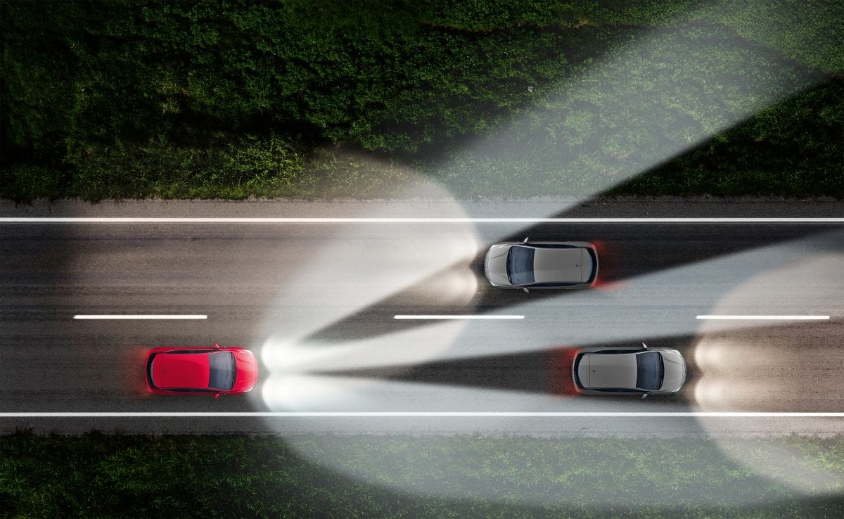 OPEL INTELLILUX: REVOLUCIONA LA ILUMINACIÓN EN EL AUTOMÓVIL CON SU TECNOLOGÍA INTELIGENTE V12MAGAZINE Opel sistema Intellilux