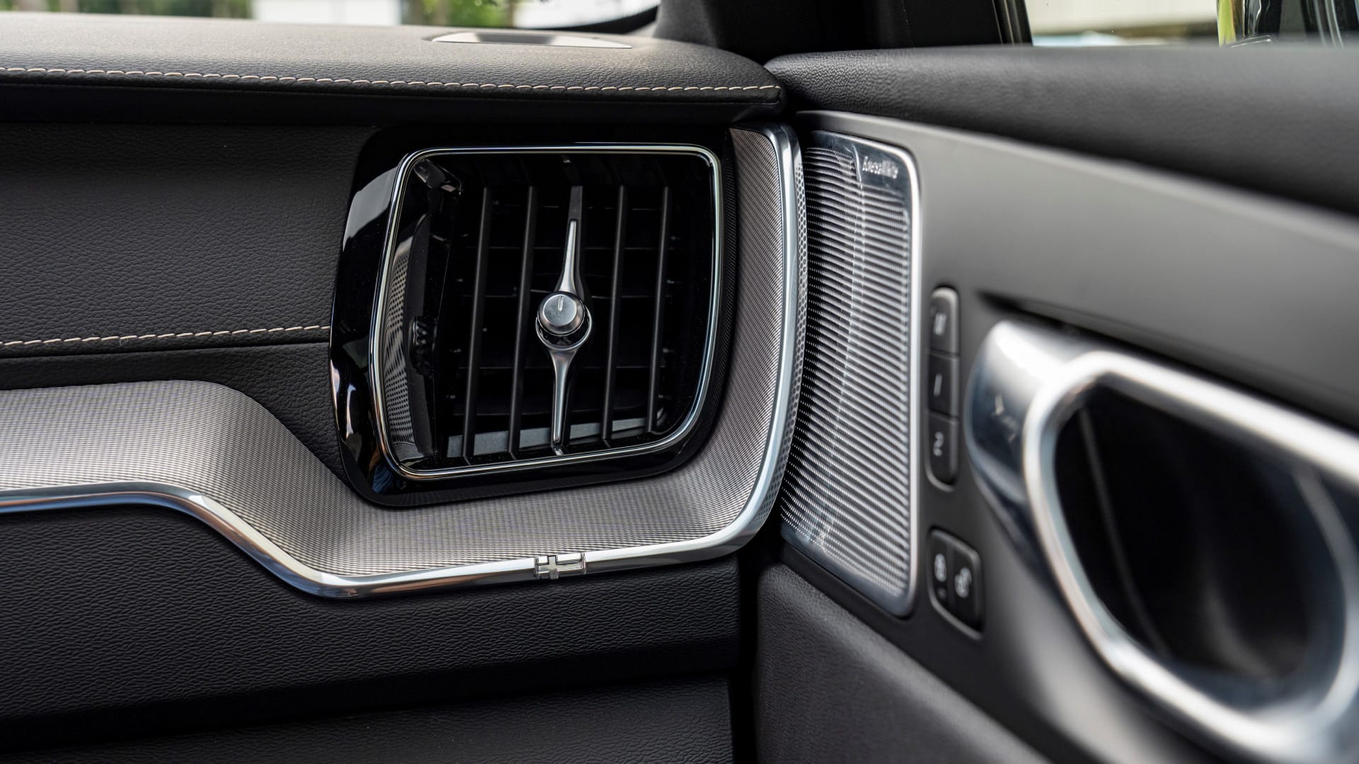 RV-8-XC60T8-E-I-I V12MAGAZINE ASIENTOS V12MAGAZINE