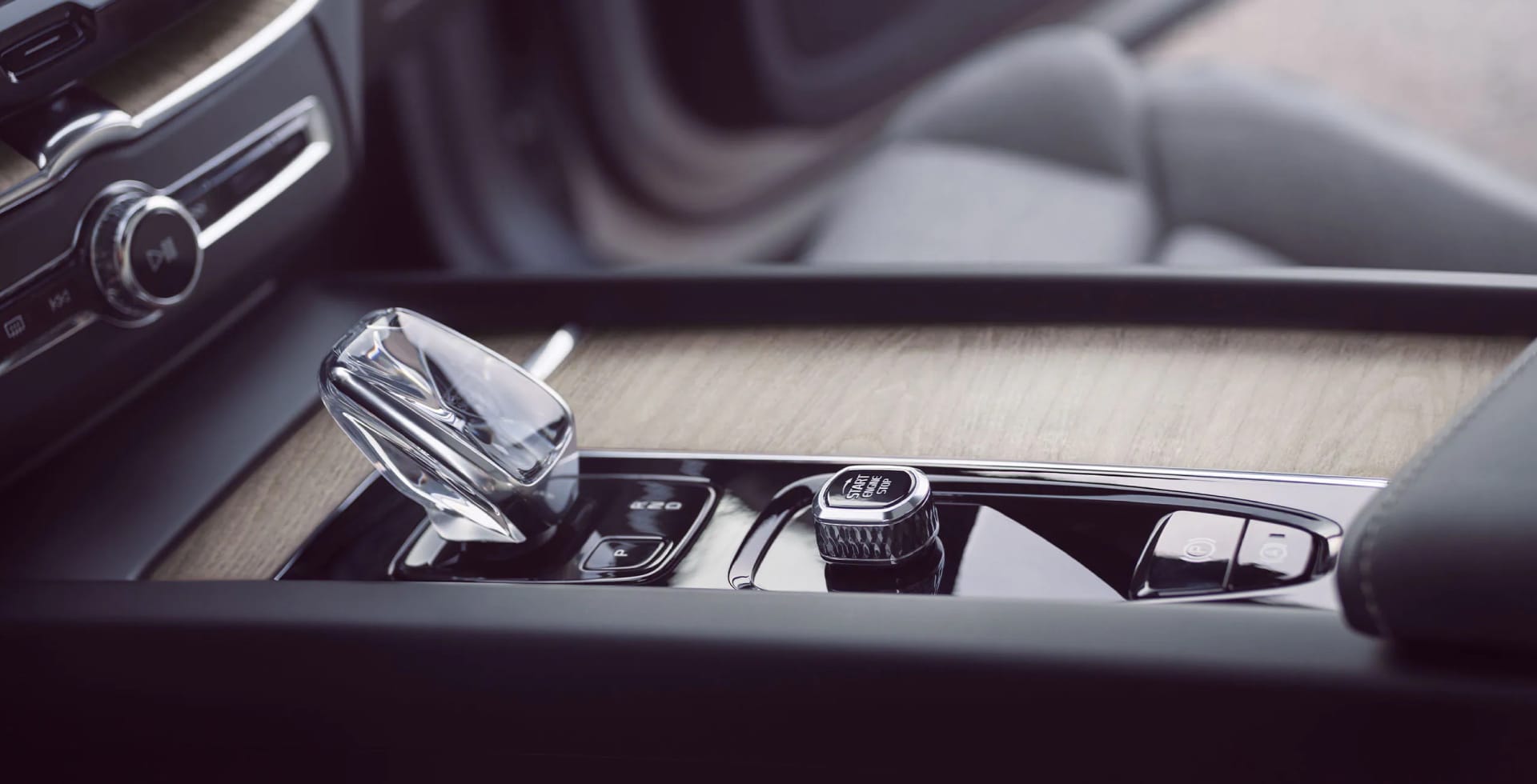 Detalles
Especiales /* widget: Hotspots */
#uc_hotspot_elementor_e65e5f35
{ position:relative;
}
#uc_hotspot_elementor_e65e5f35 img
{ display:block; width:100%;
}
#uc_hotspot_elementor_e65e5f35 .ue-hotspot-icon
{ display:inline-block; line-height:1em;
}
#uc_hotspot_elementor_e65e5f35 .ue-hotspot-icon svg
{ height:1em; width:1em;
}
#uc_hotspot_elementor_e65e5f35 .spot
{ display:flex; align-items:center; justify-content:center; text-align:center; cursor:pointer; position:absolute; transform:translate(-50%,-50%); padding-right:10px; padding-left:10px; box-sizing:border-box; transition:0.5s; line-height:1em;
}
#uc_hotspot_elementor_e65e5f35 .spot:hover
{ transform:translate(-50%,-50%) scale(0.9,0.9);
}
#uc_hotspot_elementor_e65e5f35 .spot:before
{ content: ''; display: inline-block; position: absolute; top: -2px; left: -2px; bottom: -2px; right: -2px; border-radius: inherit; border-width:1px; border-style:solid; -webkit-animation: btnIconRipple 2s cubic-bezier(0.23, 1, 0.32, 1) both infinite; animation: btnIconRipple 2s cubic-bezier(0.23, 1, 0.32, 1) both infinite;
}
@keyframes btnIconRipple { 0% { border-width: 4px; transform: scale(1); } 80% { border-width: 1px; transform: scale(1.35); } 100% { opacity: 0; }
}
#uc_hotspot_elementor_e65e5f35 .tooltipster-base
{ max-width:300px;
}
.tooltipster-sidetip .tooltipster-box { background: #000000 !important; border: 3px solid #000000 !important;
}
.tooltipster-sidetip .tooltipster-content
{ color: #ffffff !important;
}
.tooltipster-sidetip.tooltipster-bottom .tooltipster-arrow-background { border-bottom-color: #000000 !important;
}
.tooltipster-sidetip.tooltipster-left .tooltipster-arrow-background { border-left-color: #000000 !important;
}
.tooltipster-sidetip.tooltipster-right .tooltipster-arrow-background { border-right-color: #000000 !important;
}
.tooltipster-sidetip.tooltipster-top .tooltipster-arrow-background { border-top-color: #000000 !important;
}
.tooltipster-sidetip.tooltipster-bottom .tooltipster-arrow-border { border-bottom-color: #000000 !important;
}
.tooltipster-sidetip.tooltipster-left .tooltipster-arrow-border { border-left-color: #000000 !important;
}
.tooltipster-sidetip.tooltipster-right .tooltipster-arrow-border { border-right-color: #000000 !important;
}
.tooltipster-sidetip.tooltipster-top .tooltipster-arrow-border { border-top-color: #000000 !important;
}
.ue-popup-overlay
{ position:fixed; top:0; bottom:0; right:0; left:0; width:100%; display:none;
}
.item-popup
{ display:none; background-color:white; position:absolute; top:50%; left:50%; transform:translate(-50%,-50%); z-index:100000000;
}
.item-popup-title
{ justify-content:space-between; align-items:center; display:flex;
}
.item-popup-close
{ cursor:pointer;
}
.item-popup-text
{ padding:20px;
}
#uc_hotspot_elementor_e65e5f35 #uc_hotspot_elementor_e65e5f35_item1
{ text-decoration:none;
}
#uc_hotspot_elementor_e65e5f35 #uc_hotspot_elementor_e65e5f35_item2
{ text-decoration:none;
}
#uc_hotspot_elementor_e65e5f35 #uc_hotspot_elementor_e65e5f35_item3
{ text-decoration:none;
}
#uc_hotspot_elementor_e65e5f35 #uc_hotspot_elementor_e65e5f35_item4
{ text-decoration:none;
}
#uc_hotspot_elementor_e65e5f35 #uc_hotspot_elementor_e65e5f35_item5
{ text-decoration:none;
} <p> + Luces + Diseño + Sofisticación + Alta fidelidad + Palanca de cambios + LUCES X Los grupos ópticos delanteros y traseros tienen una firma lumínica definida: los delanteros son full led y hacen alusión al martillo de Thor. Las traseras, conservan el estilo de siempre, verticales tipo L, ubicados al extremo. + DISEÑO X La última actualización retocó la icónica parrilla, los parachoques delanteros y amplió las opciones en la paleta de colores e incluyó un nuevo estilo para los rines: Spoke Black Diamond Cut para su rin, un aro bitono de 20 pulgadas y 5 radios en forma de Y. ESTILO LATERAL X La versión Ultimate T8, cuenta con detalles especiales que realzan su sofisticación, como inserciones cromadas en la parrilla, en los costados del vehículo y en los bómperes delantero y trasero. Son detalles que sirven para identificarla. SISTEMA DE AUDIO X La Volvo XC60 cuenta con un sistema de audio de alta definición firmado por Bowers & Wilkins. Este sistema de 220 W con diez parlantes se acciona desde el volante, la pantalla central táctil o del dispositivo de control por voz. PALANCA DE CAMBIOS X Uno de los destalles especiales de este Volvo es su palanca de cambios elaborada a mano de cristal sólido por los artesanos cristaleros suecos de Orrefors. Es una pieza exclusiva y de artesanía que encaja perfectamente con la tecnología del vehículo. </p>
/* widget: Hotspots */
#uc_hotspot_elementor_9d2ad246
{ position:relative;
}
#uc_hotspot_elementor_9d2ad246 img
{ display:block; width:100%;
}
#uc_hotspot_elementor_9d2ad246 .ue-hotspot-icon
{ display:inline-block; line-height:1em;
}
#uc_hotspot_elementor_9d2ad246 .ue-hotspot-icon svg
{ height:1em; width:1em;
}
#uc_hotspot_elementor_9d2ad246 .spot
{ display:flex; align-items:center; justify-content:center; text-align:center; cursor:pointer; position:absolute; transform:translate(-50%,-50%); padding-right:10px; padding-left:10px; box-sizing:border-box; transition:0.5s; line-height:1em;
}
#uc_hotspot_elementor_9d2ad246 .spot:hover
{ transform:translate(-50%,-50%) scale(0.9,0.9);
}
#uc_hotspot_elementor_9d2ad246 .spot:before
{ content: ''; display: inline-block; position: absolute; top: -2px; left: -2px; bottom: -2px; right: -2px; border-radius: inherit; border-width:1px; border-style:solid; -webkit-animation: btnIconRipple 2s cubic-bezier(0.23, 1, 0.32, 1) both infinite; animation: btnIconRipple 2s cubic-bezier(0.23, 1, 0.32, 1) both infinite;
}
@keyframes btnIconRipple { 0% { border-width: 4px; transform: scale(1); } 80% { border-width: 1px; transform: scale(1.35); } 100% { opacity: 0; }
}
#uc_hotspot_elementor_9d2ad246 .tooltipster-base
{ max-width:300px;
}
.tooltipster-sidetip .tooltipster-box { background: #000000 !important; border: 3px solid #000000 !important;
}
.tooltipster-sidetip .tooltipster-content
{ color: #ffffff !important;
}
.tooltipster-sidetip.tooltipster-bottom .tooltipster-arrow-background { border-bottom-color: #000000 !important;
}
.tooltipster-sidetip.tooltipster-left .tooltipster-arrow-background { border-left-color: #000000 !important;
}
.tooltipster-sidetip.tooltipster-right .tooltipster-arrow-background { border-right-color: #000000 !important;
}
.tooltipster-sidetip.tooltipster-top .tooltipster-arrow-background { border-top-color: #000000 !important;
}
.tooltipster-sidetip.tooltipster-bottom .tooltipster-arrow-border { border-bottom-color: #000000 !important;
}
.tooltipster-sidetip.tooltipster-left .tooltipster-arrow-border { border-left-color: #000000 !important;
}
.tooltipster-sidetip.tooltipster-right .tooltipster-arrow-border { border-right-color: #000000 !important;
}
.tooltipster-sidetip.tooltipster-top .tooltipster-arrow-border { border-top-color: #000000 !important;
}
.ue-popup-overlay
{ position:fixed; top:0; bottom:0; right:0; left:0; width:100%; display:none;
}
.item-popup
{ display:none; background-color:white; position:absolute; top:50%; left:50%; transform:translate(-50%,-50%); z-index:100000000;
}
.item-popup-title
{ justify-content:space-between; align-items:center; display:flex;
}
.item-popup-close
{ cursor:pointer;
}
.item-popup-text
{ padding:20px;
}
#uc_hotspot_elementor_9d2ad246 #uc_hotspot_elementor_9d2ad246_item1
{ text-decoration:none;
}
#uc_hotspot_elementor_9d2ad246 #uc_hotspot_elementor_9d2ad246_item2
{ text-decoration:none;
}
#uc_hotspot_elementor_9d2ad246 #uc_hotspot_elementor_9d2ad246_item3
{ text-decoration:none;
}
#uc_hotspot_elementor_9d2ad246 #uc_hotspot_elementor_9d2ad246_item4
{ text-decoration:none;
}
#uc_hotspot_elementor_9d2ad246 #uc_hotspot_elementor_9d2ad246_item5
{ text-decoration:none;
} <p> + Luces + Diseño + Sofisticación + Alta fidelidad + Palanca de cambios + LUCES X Los grupos ópticos delanteros y traseros tienen una firma lumínica definida: los delanteros son full led y hacen alusión al martillo de Thor. Las traseras, conservan el estilo de siempre, verticales tipo L, ubicados al extremo. + DISEÑO X La última actualización retocó la icónica parrilla, los parachoques delanteros y amplió las opciones en la paleta de colores e incluyó un nuevo estilo para los rines: Spoke Black Diamond Cut para su rin, un aro bitono de 20 pulgadas y 5 radios en forma de Y. ESTILO LATERAL X La versión Ultimate T8, cuenta con detalles especiales que realzan su sofisticación, como inserciones cromadas en la parrilla, en los costados del vehículo y en los bómperes delantero y trasero. Son detalles que sirven para identificarla. SISTEMA DE AUDIO X La Volvo XC60 cuenta con un sistema de audio de alta definición firmado por Bowers & Wilkins. Este sistema de 220 W con diez parlantes se acciona desde el volante, la pantalla central táctil o del dispositivo de control por voz. PALANCA DE CAMBIOS X Uno de los destalles especiales de este Volvo es su palanca de cambios elaborada a mano de cristal sólido por los artesanos cristaleros suecos de Orrefors. Es una pieza exclusiva y de artesanía que encaja perfectamente con la tecnología del vehículo. </p>
<p> Pág 27 / 42 </p> V12MAGAZINE