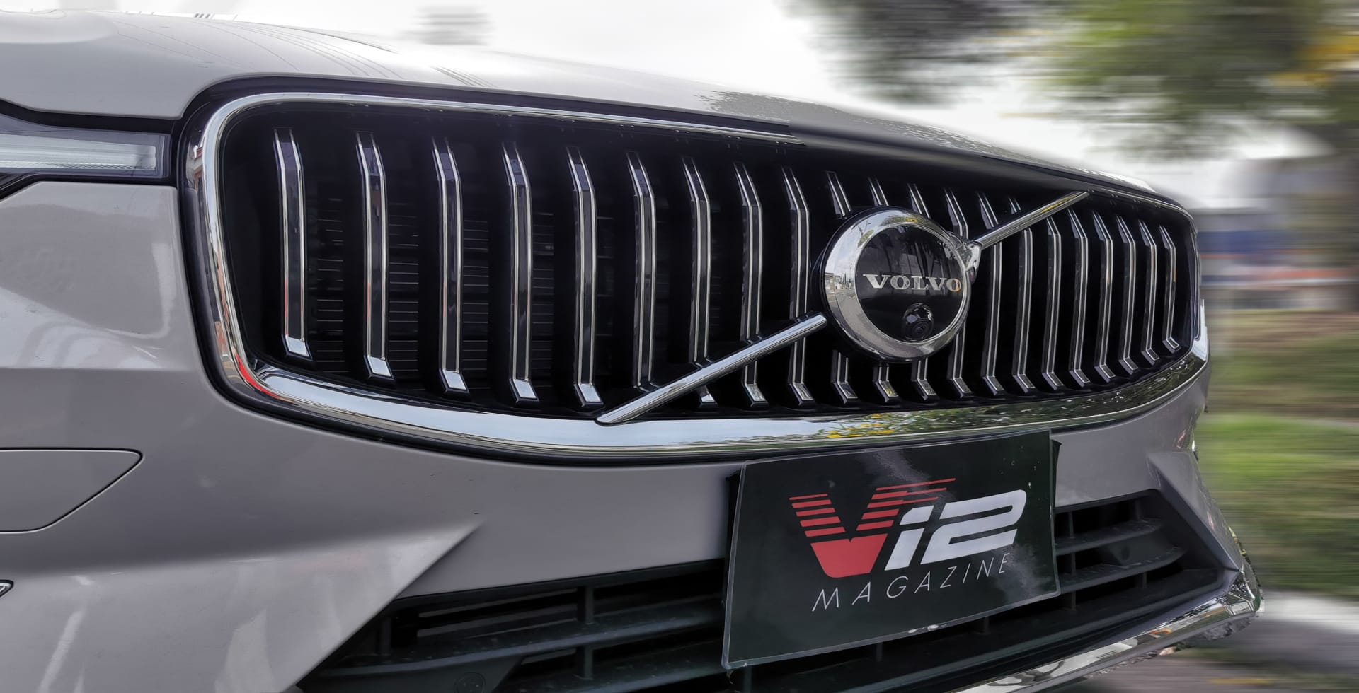 Detalles
Especiales /* widget: Hotspots */
#uc_hotspot_elementor_e65e5f35
{ position:relative;
}
#uc_hotspot_elementor_e65e5f35 img
{ display:block; width:100%;
}
#uc_hotspot_elementor_e65e5f35 .ue-hotspot-icon
{ display:inline-block; line-height:1em;
}
#uc_hotspot_elementor_e65e5f35 .ue-hotspot-icon svg
{ height:1em; width:1em;
}
#uc_hotspot_elementor_e65e5f35 .spot
{ display:flex; align-items:center; justify-content:center; text-align:center; cursor:pointer; position:absolute; transform:translate(-50%,-50%); padding-right:10px; padding-left:10px; box-sizing:border-box; transition:0.5s; line-height:1em;
}
#uc_hotspot_elementor_e65e5f35 .spot:hover
{ transform:translate(-50%,-50%) scale(0.9,0.9);
}
#uc_hotspot_elementor_e65e5f35 .spot:before
{ content: ''; display: inline-block; position: absolute; top: -2px; left: -2px; bottom: -2px; right: -2px; border-radius: inherit; border-width:1px; border-style:solid; -webkit-animation: btnIconRipple 2s cubic-bezier(0.23, 1, 0.32, 1) both infinite; animation: btnIconRipple 2s cubic-bezier(0.23, 1, 0.32, 1) both infinite;
}
@keyframes btnIconRipple { 0% { border-width: 4px; transform: scale(1); } 80% { border-width: 1px; transform: scale(1.35); } 100% { opacity: 0; }
}
#uc_hotspot_elementor_e65e5f35 .tooltipster-base
{ max-width:300px;
}
.tooltipster-sidetip .tooltipster-box { background: #000000 !important; border: 3px solid #000000 !important;
}
.tooltipster-sidetip .tooltipster-content
{ color: #ffffff !important;
}
.tooltipster-sidetip.tooltipster-bottom .tooltipster-arrow-background { border-bottom-color: #000000 !important;
}
.tooltipster-sidetip.tooltipster-left .tooltipster-arrow-background { border-left-color: #000000 !important;
}
.tooltipster-sidetip.tooltipster-right .tooltipster-arrow-background { border-right-color: #000000 !important;
}
.tooltipster-sidetip.tooltipster-top .tooltipster-arrow-background { border-top-color: #000000 !important;
}
.tooltipster-sidetip.tooltipster-bottom .tooltipster-arrow-border { border-bottom-color: #000000 !important;
}
.tooltipster-sidetip.tooltipster-left .tooltipster-arrow-border { border-left-color: #000000 !important;
}
.tooltipster-sidetip.tooltipster-right .tooltipster-arrow-border { border-right-color: #000000 !important;
}
.tooltipster-sidetip.tooltipster-top .tooltipster-arrow-border { border-top-color: #000000 !important;
}
.ue-popup-overlay
{ position:fixed; top:0; bottom:0; right:0; left:0; width:100%; display:none;
}
.item-popup
{ display:none; background-color:white; position:absolute; top:50%; left:50%; transform:translate(-50%,-50%); z-index:100000000;
}
.item-popup-title
{ justify-content:space-between; align-items:center; display:flex;
}
.item-popup-close
{ cursor:pointer;
}
.item-popup-text
{ padding:20px;
}
#uc_hotspot_elementor_e65e5f35 #uc_hotspot_elementor_e65e5f35_item1
{ text-decoration:none;
}
#uc_hotspot_elementor_e65e5f35 #uc_hotspot_elementor_e65e5f35_item2
{ text-decoration:none;
}
#uc_hotspot_elementor_e65e5f35 #uc_hotspot_elementor_e65e5f35_item3
{ text-decoration:none;
}
#uc_hotspot_elementor_e65e5f35 #uc_hotspot_elementor_e65e5f35_item4
{ text-decoration:none;
}
#uc_hotspot_elementor_e65e5f35 #uc_hotspot_elementor_e65e5f35_item5
{ text-decoration:none;
} <p> + Luces + Diseño + Sofisticación + Alta fidelidad + Palanca de cambios + LUCES X Los grupos ópticos delanteros y traseros tienen una firma lumínica definida: los delanteros son full led y hacen alusión al martillo de Thor. Las traseras, conservan el estilo de siempre, verticales tipo L, ubicados al extremo. + DISEÑO X La última actualización retocó la icónica parrilla, los parachoques delanteros y amplió las opciones en la paleta de colores e incluyó un nuevo estilo para los rines: Spoke Black Diamond Cut para su rin, un aro bitono de 20 pulgadas y 5 radios en forma de Y. ESTILO LATERAL X La versión Ultimate T8, cuenta con detalles especiales que realzan su sofisticación, como inserciones cromadas en la parrilla, en los costados del vehículo y en los bómperes delantero y trasero. Son detalles que sirven para identificarla. SISTEMA DE AUDIO X La Volvo XC60 cuenta con un sistema de audio de alta definición firmado por Bowers & Wilkins. Este sistema de 220 W con diez parlantes se acciona desde el volante, la pantalla central táctil o del dispositivo de control por voz. PALANCA DE CAMBIOS X Uno de los destalles especiales de este Volvo es su palanca de cambios elaborada a mano de cristal sólido por los artesanos cristaleros suecos de Orrefors. Es una pieza exclusiva y de artesanía que encaja perfectamente con la tecnología del vehículo. </p>
/* widget: Hotspots */
#uc_hotspot_elementor_9d2ad246
{ position:relative;
}
#uc_hotspot_elementor_9d2ad246 img
{ display:block; width:100%;
}
#uc_hotspot_elementor_9d2ad246 .ue-hotspot-icon
{ display:inline-block; line-height:1em;
}
#uc_hotspot_elementor_9d2ad246 .ue-hotspot-icon svg
{ height:1em; width:1em;
}
#uc_hotspot_elementor_9d2ad246 .spot
{ display:flex; align-items:center; justify-content:center; text-align:center; cursor:pointer; position:absolute; transform:translate(-50%,-50%); padding-right:10px; padding-left:10px; box-sizing:border-box; transition:0.5s; line-height:1em;
}
#uc_hotspot_elementor_9d2ad246 .spot:hover
{ transform:translate(-50%,-50%) scale(0.9,0.9);
}
#uc_hotspot_elementor_9d2ad246 .spot:before
{ content: ''; display: inline-block; position: absolute; top: -2px; left: -2px; bottom: -2px; right: -2px; border-radius: inherit; border-width:1px; border-style:solid; -webkit-animation: btnIconRipple 2s cubic-bezier(0.23, 1, 0.32, 1) both infinite; animation: btnIconRipple 2s cubic-bezier(0.23, 1, 0.32, 1) both infinite;
}
@keyframes btnIconRipple { 0% { border-width: 4px; transform: scale(1); } 80% { border-width: 1px; transform: scale(1.35); } 100% { opacity: 0; }
}
#uc_hotspot_elementor_9d2ad246 .tooltipster-base
{ max-width:300px;
}
.tooltipster-sidetip .tooltipster-box { background: #000000 !important; border: 3px solid #000000 !important;
}
.tooltipster-sidetip .tooltipster-content
{ color: #ffffff !important;
}
.tooltipster-sidetip.tooltipster-bottom .tooltipster-arrow-background { border-bottom-color: #000000 !important;
}
.tooltipster-sidetip.tooltipster-left .tooltipster-arrow-background { border-left-color: #000000 !important;
}
.tooltipster-sidetip.tooltipster-right .tooltipster-arrow-background { border-right-color: #000000 !important;
}
.tooltipster-sidetip.tooltipster-top .tooltipster-arrow-background { border-top-color: #000000 !important;
}
.tooltipster-sidetip.tooltipster-bottom .tooltipster-arrow-border { border-bottom-color: #000000 !important;
}
.tooltipster-sidetip.tooltipster-left .tooltipster-arrow-border { border-left-color: #000000 !important;
}
.tooltipster-sidetip.tooltipster-right .tooltipster-arrow-border { border-right-color: #000000 !important;
}
.tooltipster-sidetip.tooltipster-top .tooltipster-arrow-border { border-top-color: #000000 !important;
}
.ue-popup-overlay
{ position:fixed; top:0; bottom:0; right:0; left:0; width:100%; display:none;
}
.item-popup
{ display:none; background-color:white; position:absolute; top:50%; left:50%; transform:translate(-50%,-50%); z-index:100000000;
}
.item-popup-title
{ justify-content:space-between; align-items:center; display:flex;
}
.item-popup-close
{ cursor:pointer;
}
.item-popup-text
{ padding:20px;
}
#uc_hotspot_elementor_9d2ad246 #uc_hotspot_elementor_9d2ad246_item1
{ text-decoration:none;
}
#uc_hotspot_elementor_9d2ad246 #uc_hotspot_elementor_9d2ad246_item2
{ text-decoration:none;
}
#uc_hotspot_elementor_9d2ad246 #uc_hotspot_elementor_9d2ad246_item3
{ text-decoration:none;
}
#uc_hotspot_elementor_9d2ad246 #uc_hotspot_elementor_9d2ad246_item4
{ text-decoration:none;
}
#uc_hotspot_elementor_9d2ad246 #uc_hotspot_elementor_9d2ad246_item5
{ text-decoration:none;
} <p> + Luces + Diseño + Sofisticación + Alta fidelidad + Palanca de cambios + LUCES X Los grupos ópticos delanteros y traseros tienen una firma lumínica definida: los delanteros son full led y hacen alusión al martillo de Thor. Las traseras, conservan el estilo de siempre, verticales tipo L, ubicados al extremo. + DISEÑO X La última actualización retocó la icónica parrilla, los parachoques delanteros y amplió las opciones en la paleta de colores e incluyó un nuevo estilo para los rines: Spoke Black Diamond Cut para su rin, un aro bitono de 20 pulgadas y 5 radios en forma de Y. ESTILO LATERAL X La versión Ultimate T8, cuenta con detalles especiales que realzan su sofisticación, como inserciones cromadas en la parrilla, en los costados del vehículo y en los bómperes delantero y trasero. Son detalles que sirven para identificarla. SISTEMA DE AUDIO X La Volvo XC60 cuenta con un sistema de audio de alta definición firmado por Bowers & Wilkins. Este sistema de 220 W con diez parlantes se acciona desde el volante, la pantalla central táctil o del dispositivo de control por voz. PALANCA DE CAMBIOS X Uno de los destalles especiales de este Volvo es su palanca de cambios elaborada a mano de cristal sólido por los artesanos cristaleros suecos de Orrefors. Es una pieza exclusiva y de artesanía que encaja perfectamente con la tecnología del vehículo. </p>
<p> Pág 27 / 42 </p> V12MAGAZINE