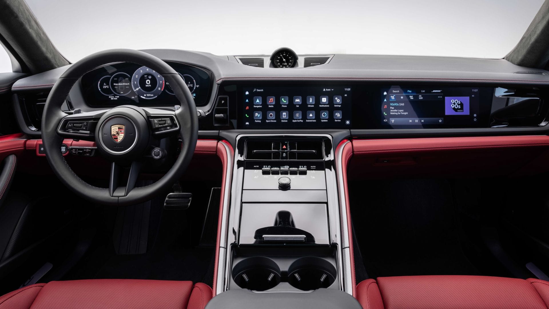PORSCHE PANAMERA 2024: LA BERLINA QUE LO TIENE TODO. REPASO POR LAS NOVEDADES DE LA TERCERA GENERACIÓN. V12MAGAZINE Porsche Panamera 2024 (tercera generación) se caracteriza por ofrecer una gama más variada, nuevas unciones digitales y un diseño expresivo. V12MAGAZINE