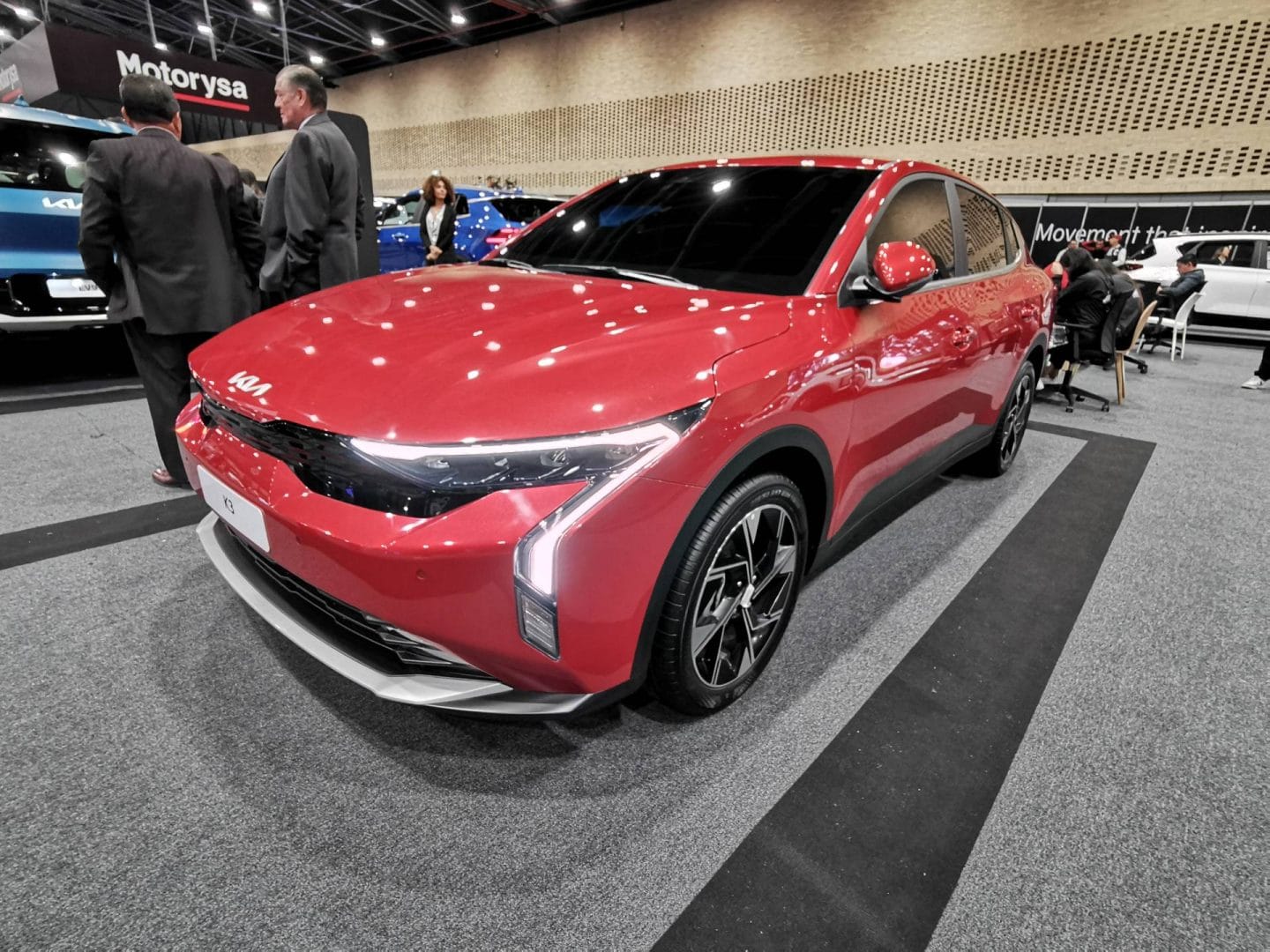 EL KIA K3 LLEGA A LATINOAMÉRICA Y EN COLOMBIA YA SE PUEDE SEPARAR. ¡TENEMOS LOS PRECIOS! V12MAGAZINE El nuevo Kia K3 llega de México y guiado por la filosofía de diseño, este vehículo aporta una silueta de "estilo fastback" audaz y pionero en su segmento. V12MAGAZINE