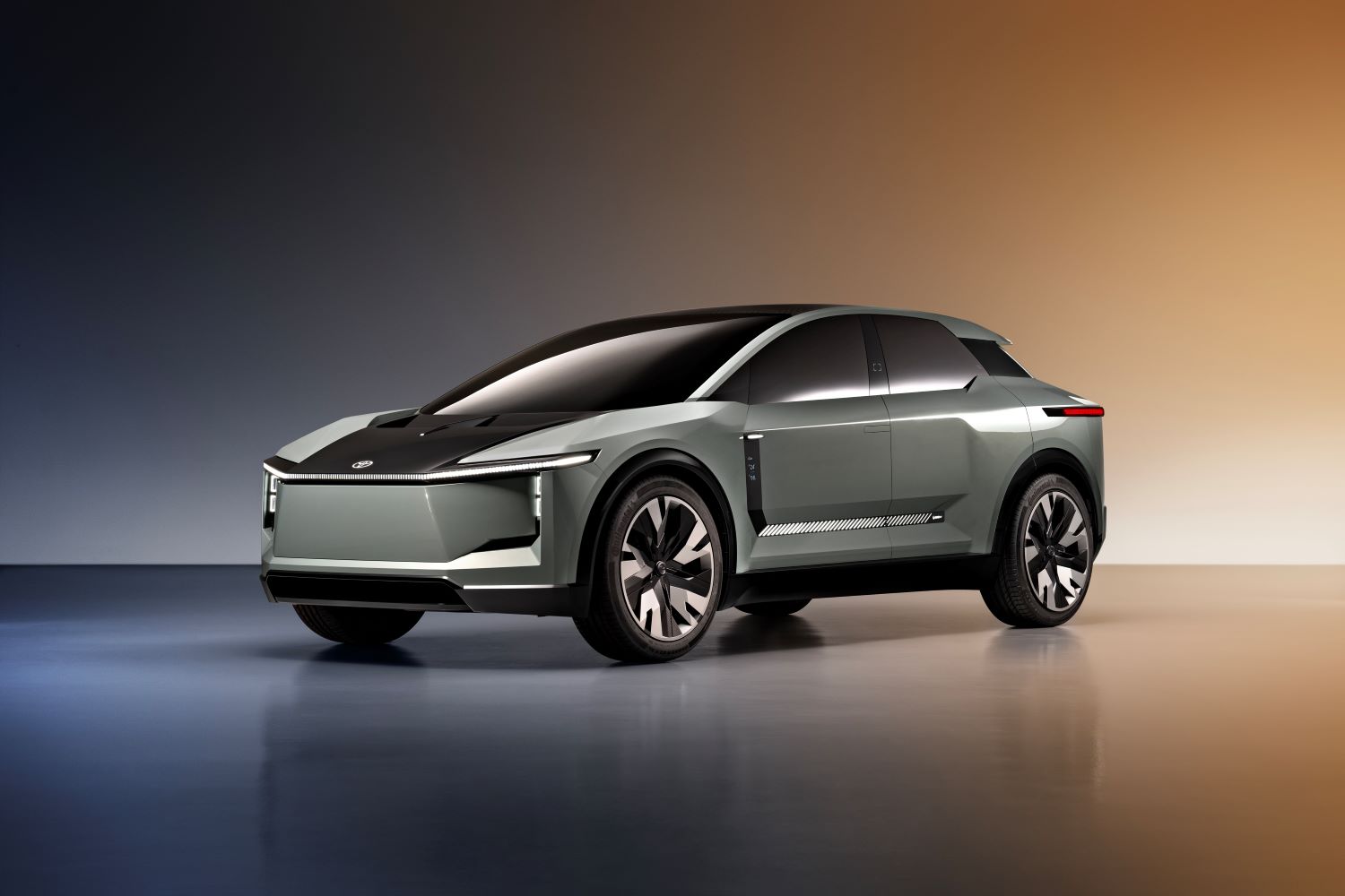 Toyota presentó una serie de vehículos eléctricos con batería y de pila dentro de su plan global de "Movilidad para todos". ¡Hay muchas soluciones! V12MAGAZINE