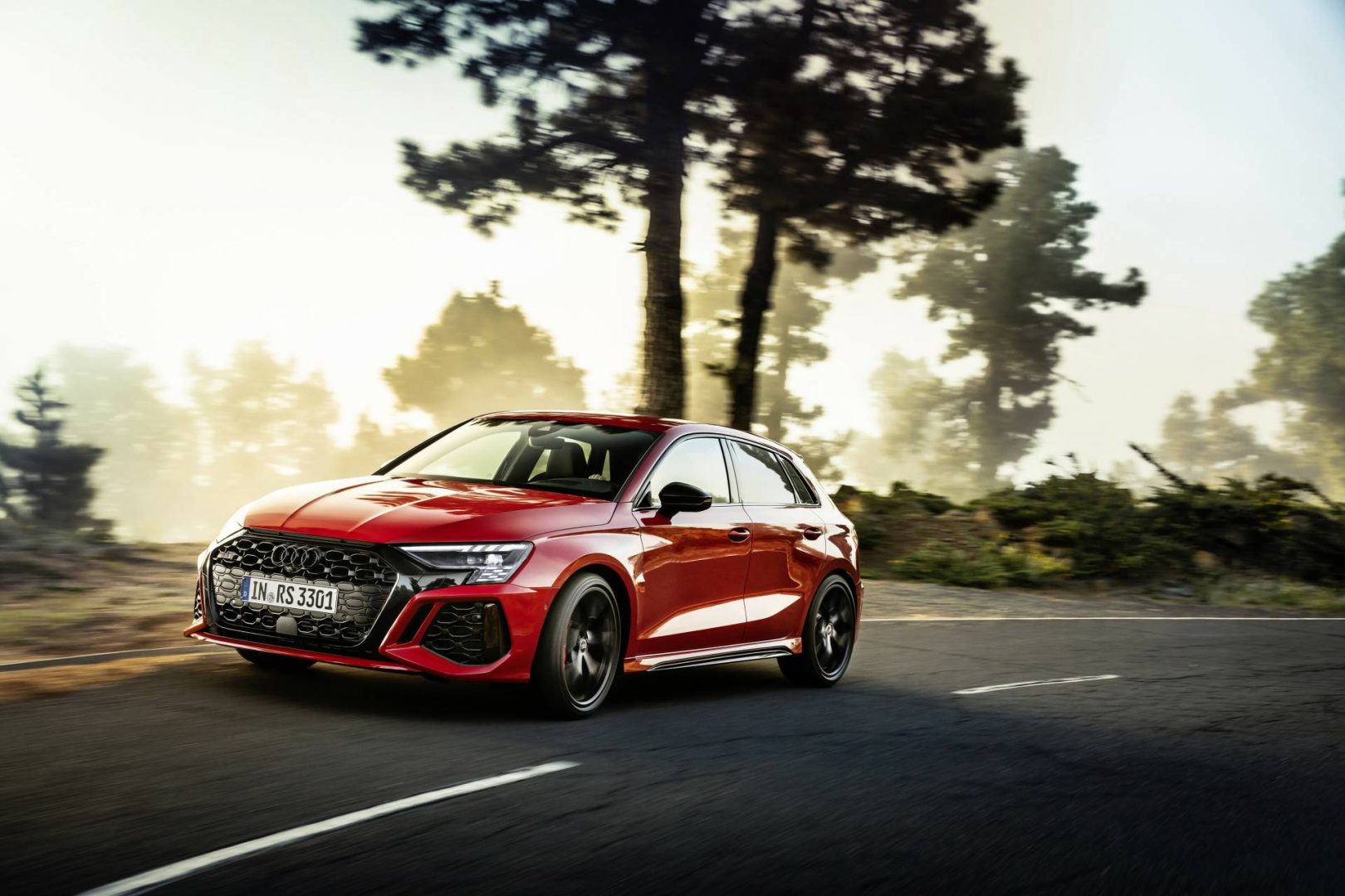 Audi Sport GmbH, además del desarrollo y la producción de modelos de alto rendimiento, también opera en otras áreas de negocio, como la personalización y la competición para clientes Con la gama más amplia de toda su historia, la empresa quiere dar forma al futuro de la movilidad en el segmento de las altas prestaciones de forma innovadora y sostenible V12MAGAZINE
