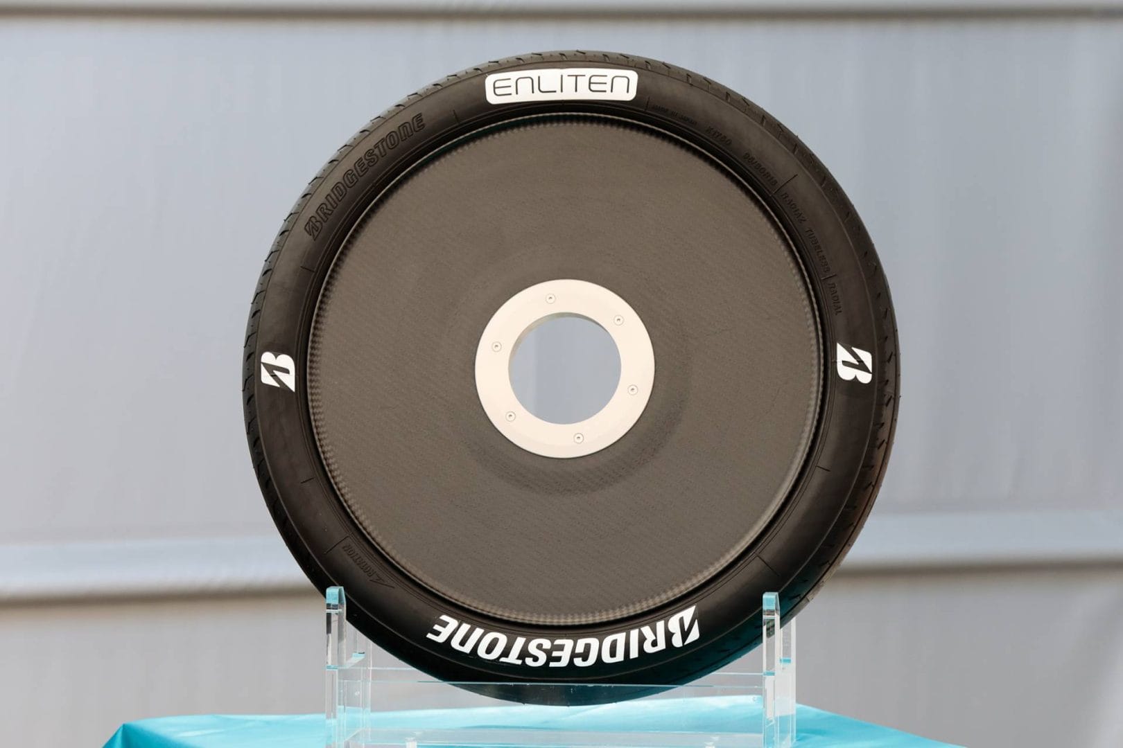 BRIDGESTONE EN EL CES 2024 PRESENTARÁ SOLUCIONES PERSONALIZABLES PARA FLOTAS COMERCIALES V12MAGAZINE Bridgestone en el CES tendrá una experiencia integral con el fin de mejorar la sostenibilidad y la productividad para las flotas de todos los tamaños. V12MAGAZINE