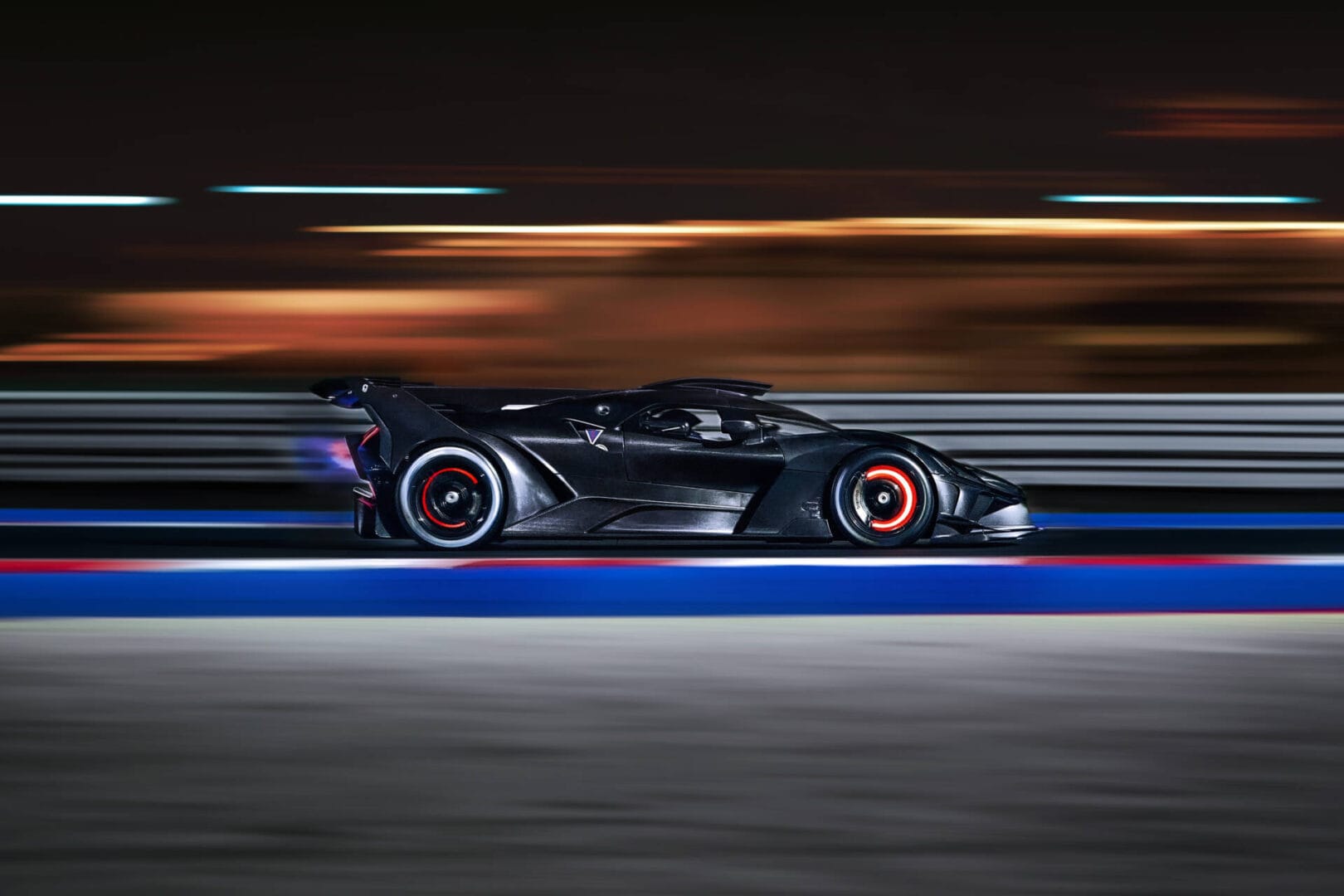 EL BUGATTI BOLIDE, EL REY DE LA PISTA CON LOS FRENOS MÁS GRANDES Y POTENTES DE LA HISTORIA V12MAGAZINE Así es el Bugatti Bolide, el último W16 de la historia con 1.600 caballos de potencia y solo 1.240 kg. Adiós al legendario motor de 16 cilindros. V12MAGAZINE