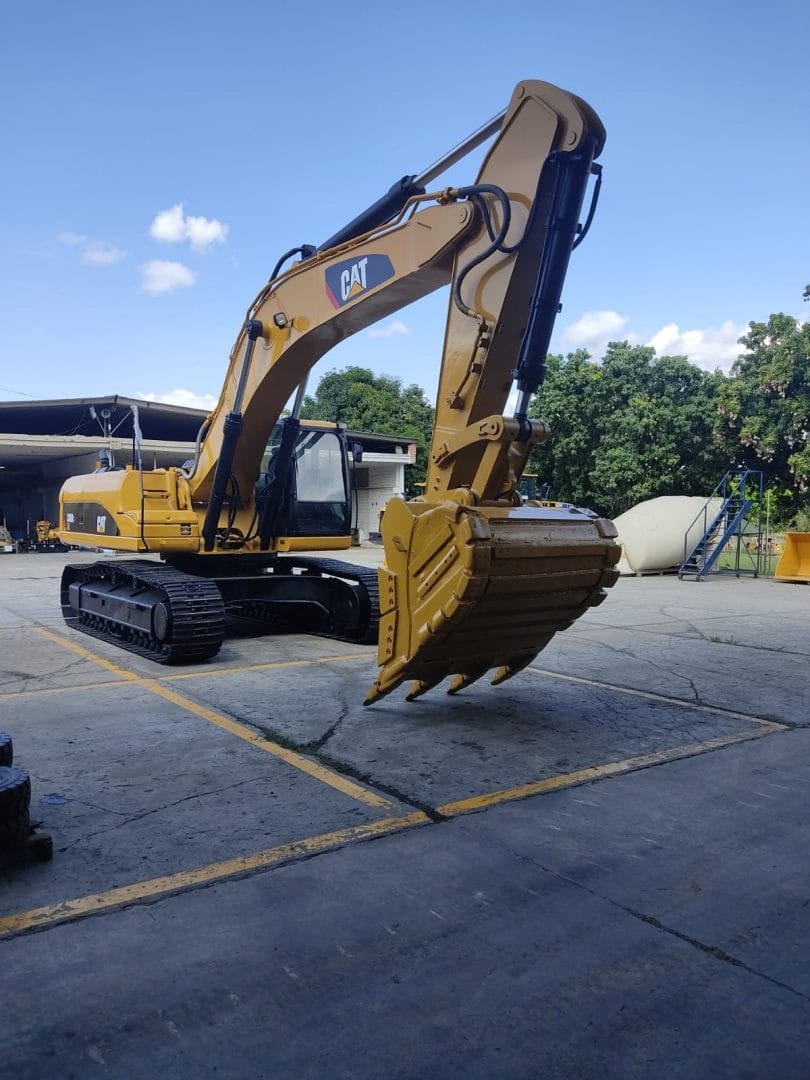 LA MAQUINARIA AMARILLA EN COLOMBIA ESTRENA INNOVADOR MECANISMO DE COMPRA V12MAGAZINE Las ventas de maquinaria amarilla en subasta aumentaron un 101.84% en el último año. Ahora cuenta con un método de compra efectivo. V12MAGAZINE