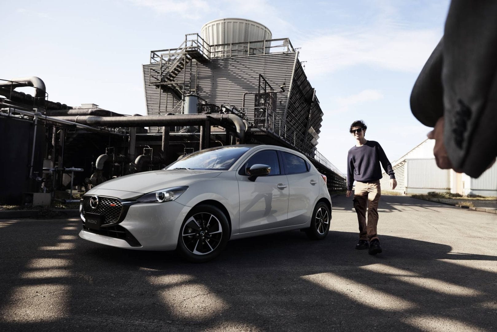 MAZDA2 SE VENDE EN COLOMBIA CON MOTOR 2.0L Y EN VERSIÓN CARBÓN EDITION V12MAGAZINE Por primera vez ofrece en Colombia un motor SKYACTIV-G de 2.0 litros, marcando un hito significativo en este modelo. V12MAGAZINE