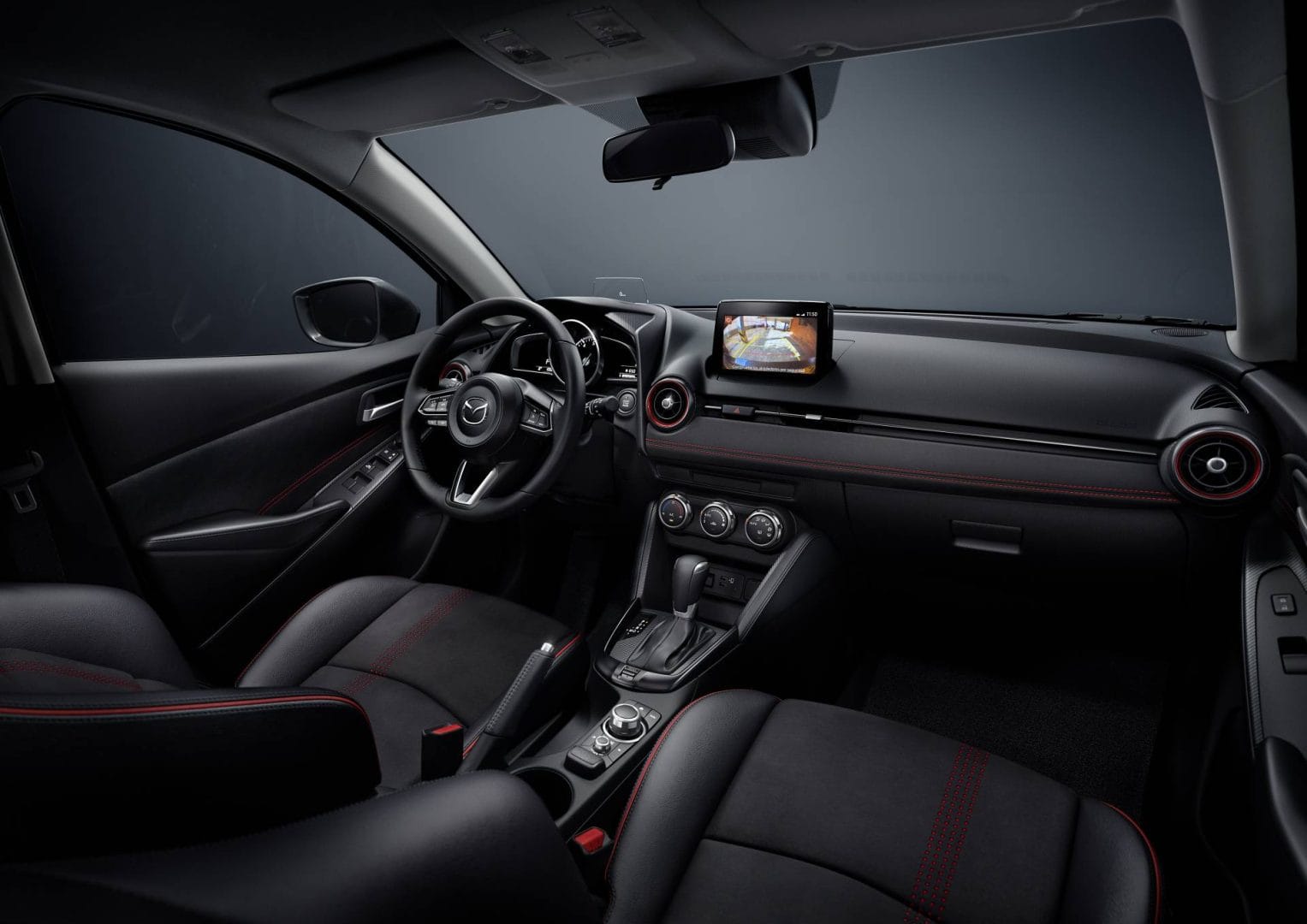 MAZDA2 SE VENDE EN COLOMBIA CON MOTOR 2.0L Y EN VERSIÓN CARBÓN EDITION V12MAGAZINE Por primera vez ofrece en Colombia un motor SKYACTIV-G de 2.0 litros, marcando un hito significativo en este modelo. V12MAGAZINE
