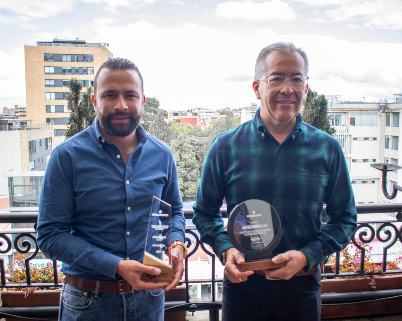 CESVI COLOMBIA RECONOCE A LOS MEJORES TALLERES DE COLISIÓN DEL PAÍS V12MAGAZINE Cesvi Colombia galardonó a 223 los talleres por su gestión durante el 2023. Además, reconoció a tres talleres por cualidades especiales. V12MAGAZINE