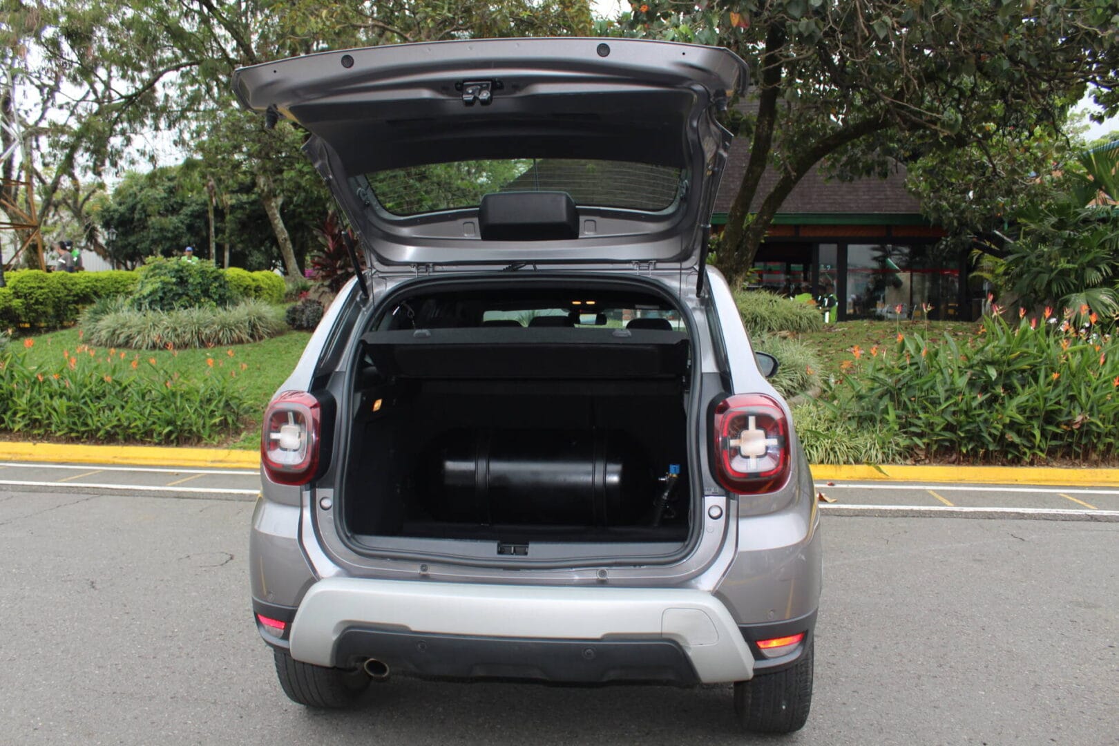 GAS NATURAL VEHICULAR, UNA ALTERNATIVA DE MOVILIDAD PARA LOS PROPIETARIOS DE UN RENAULT V12MAGAZINE La transformación de sus vehículos a Gas Natural Vehiculares una alternativa de descarbonización con un ahorro del 40% frente a la gasolina. V12MAGAZINE