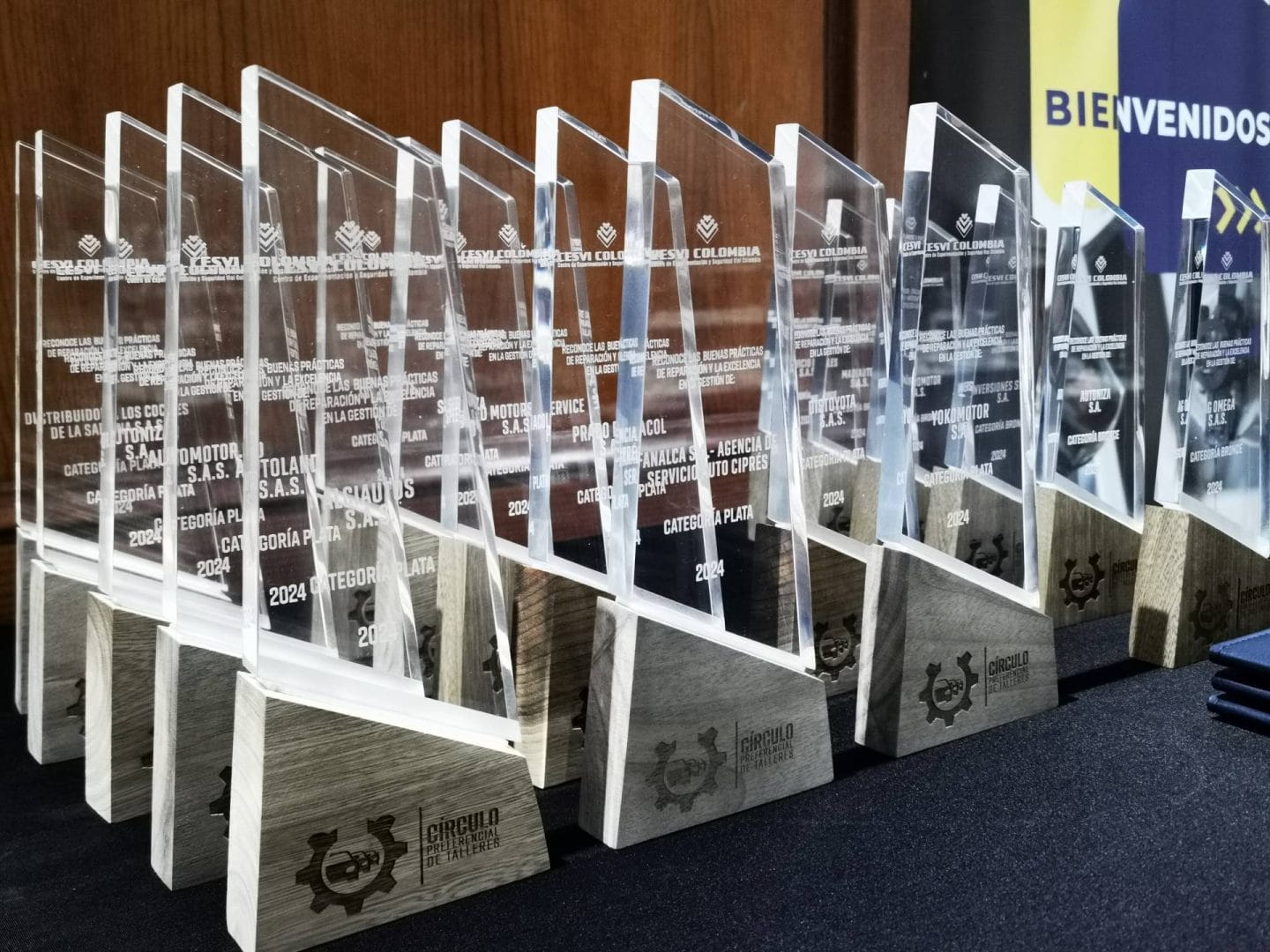 CESVI COLOMBIA RECONOCE A LOS MEJORES TALLERES DE COLISIÓN DEL PAÍS V12MAGAZINE Cesvi Colombia galardonó a 223 los talleres por su gestión durante el 2023. Además, reconoció a tres talleres por cualidades especiales. V12MAGAZINE