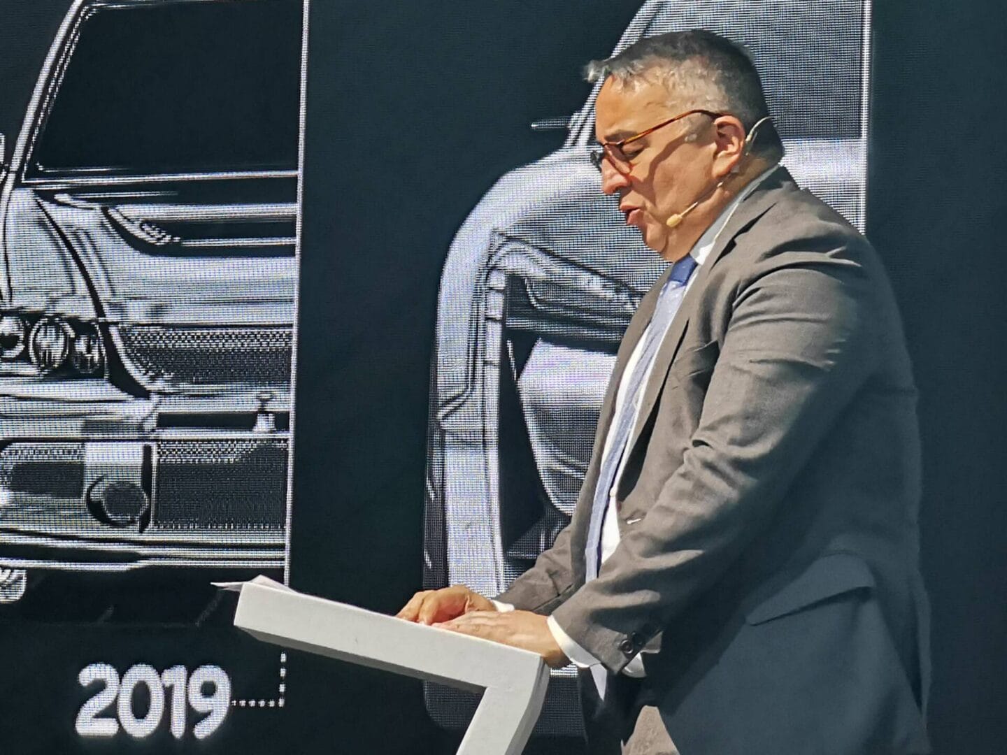 PREMIOS VÍA: RECONOCIMIENTO A LOS VEHÍCULOS MÁS SEGUROS, MEJOR COSTO DE REPARACIÓN Y SERVICIO POSVENTA V12MAGAZINE Los premios Vía también reconoció a la marca de motocicletas que incorpora mayores estándares de calidad y a la ciudad más VIAble. V12MAGAZINE