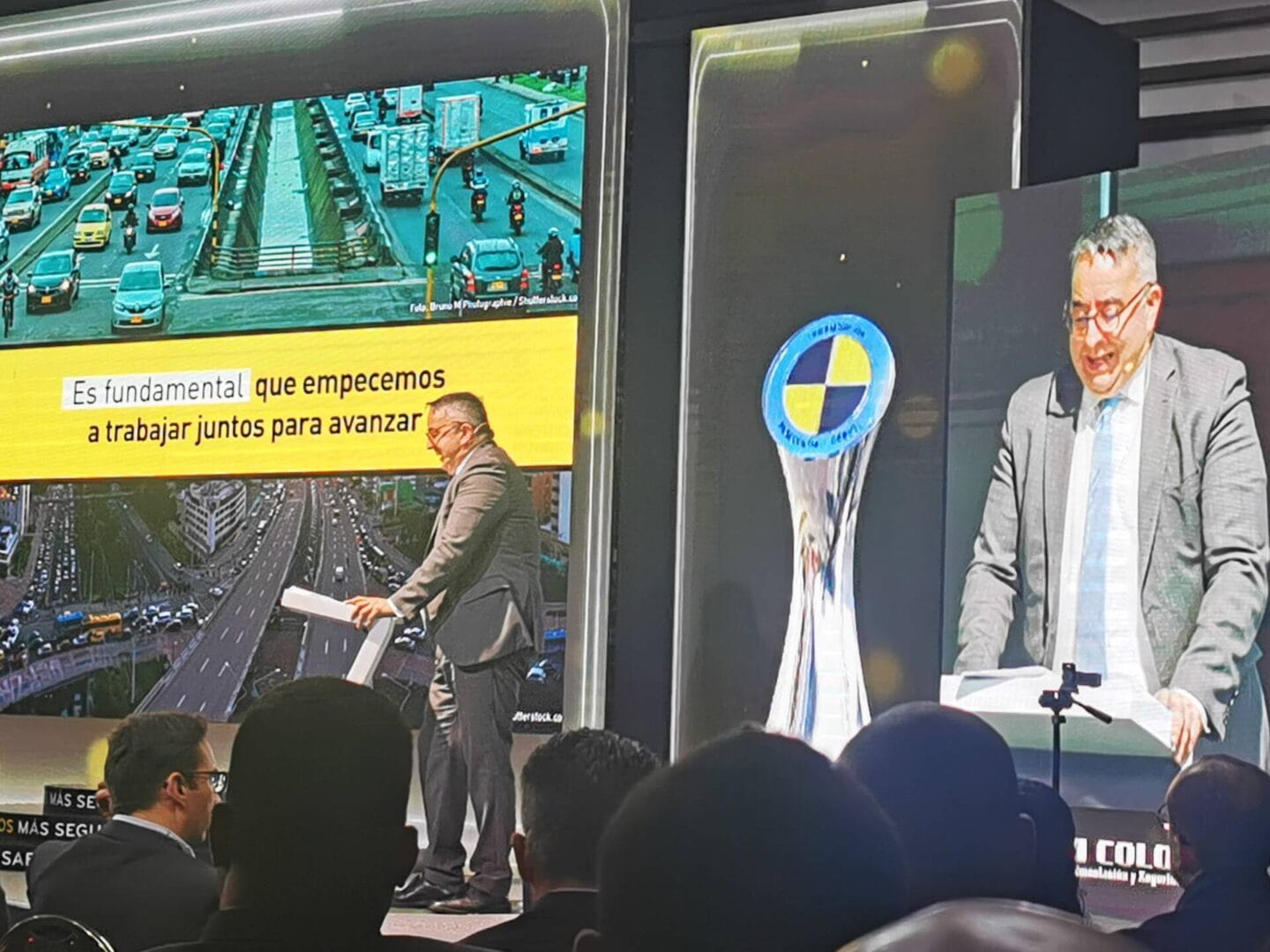 PREMIOS VÍA: RECONOCIMIENTO A LOS VEHÍCULOS MÁS SEGUROS, MEJOR COSTO DE REPARACIÓN Y SERVICIO POSVENTA V12MAGAZINE Los premios Vía también reconoció a la marca de motocicletas que incorpora mayores estándares de calidad y a la ciudad más VIAble. V12MAGAZINE