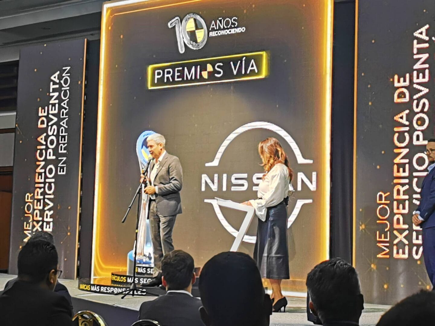 PREMIOS VÍA: RECONOCIMIENTO A LOS VEHÍCULOS MÁS SEGUROS, MEJOR COSTO DE REPARACIÓN Y SERVICIO POSVENTA V12MAGAZINE Los premios Vía también reconoció a la marca de motocicletas que incorpora mayores estándares de calidad y a la ciudad más VIAble. V12MAGAZINE