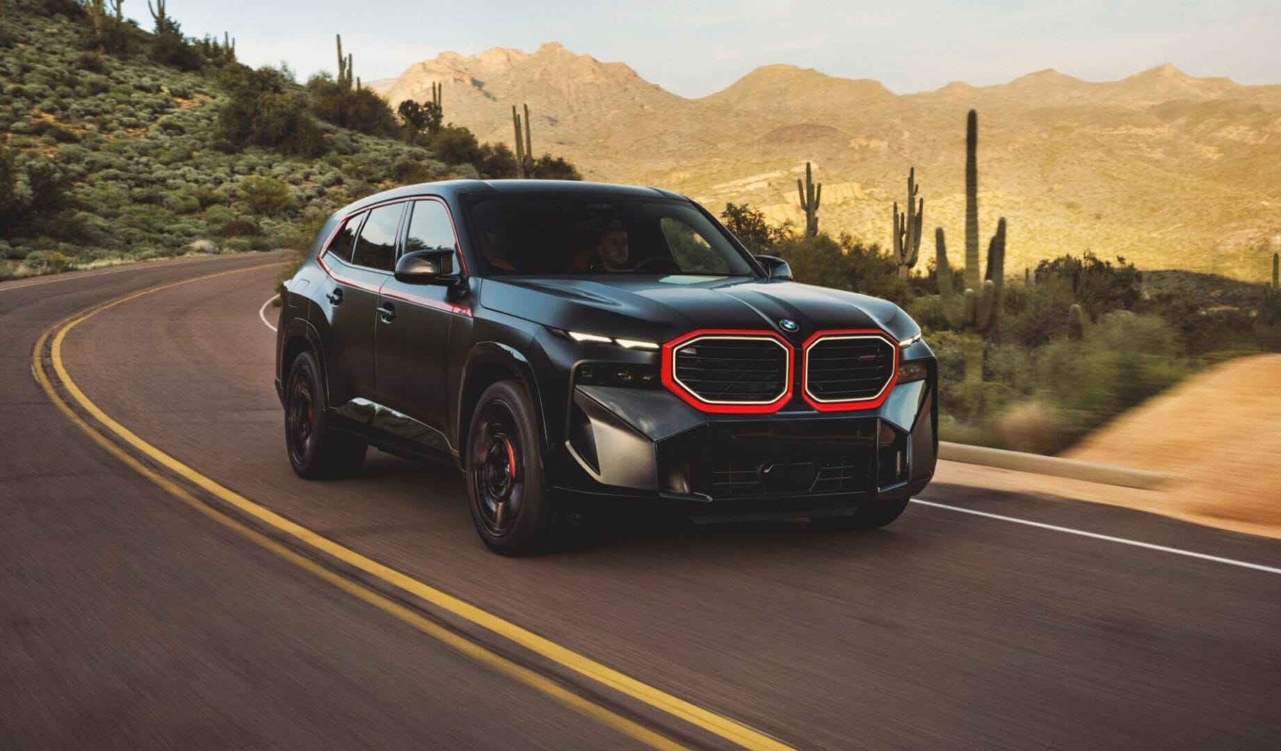 BMW XM LABEL RED: LLEGA A COLOMBIA CON UNA POTENCIA QUE DETIENE LA RESPIRACIÓN V12MAGAZINE BMW XM LABEL RED