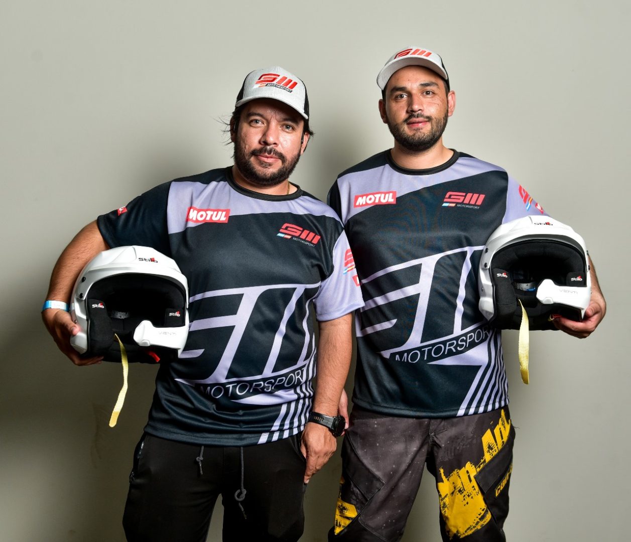 Tato Castelblanco y Andrés Sánchez recorrerán 3.000 kilómetros, en una competencia dividida en ocho etapas que se disputará en Argentina. V12MAGAZINE
