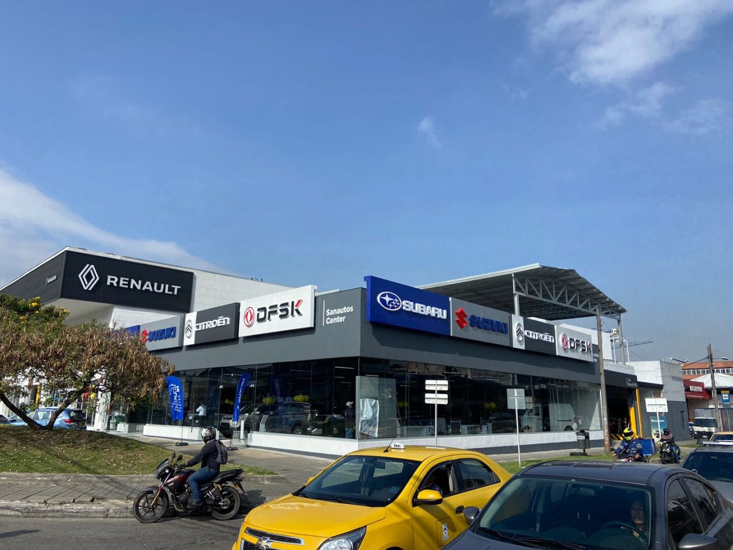 SANAUTOS BOGOTÁ ABRE EN EL SECTOR DE PALOQUEMAO, SU PRIMER CONCESIONARIO MULTIMARCA V12MAGAZINE El concesionario Sanautos, líder en la comercialización de Renault, amplía su portafolio con cinco reconocidas marcas de vehículos bajo su concepto Sanautos Center. V12MAGAZINE