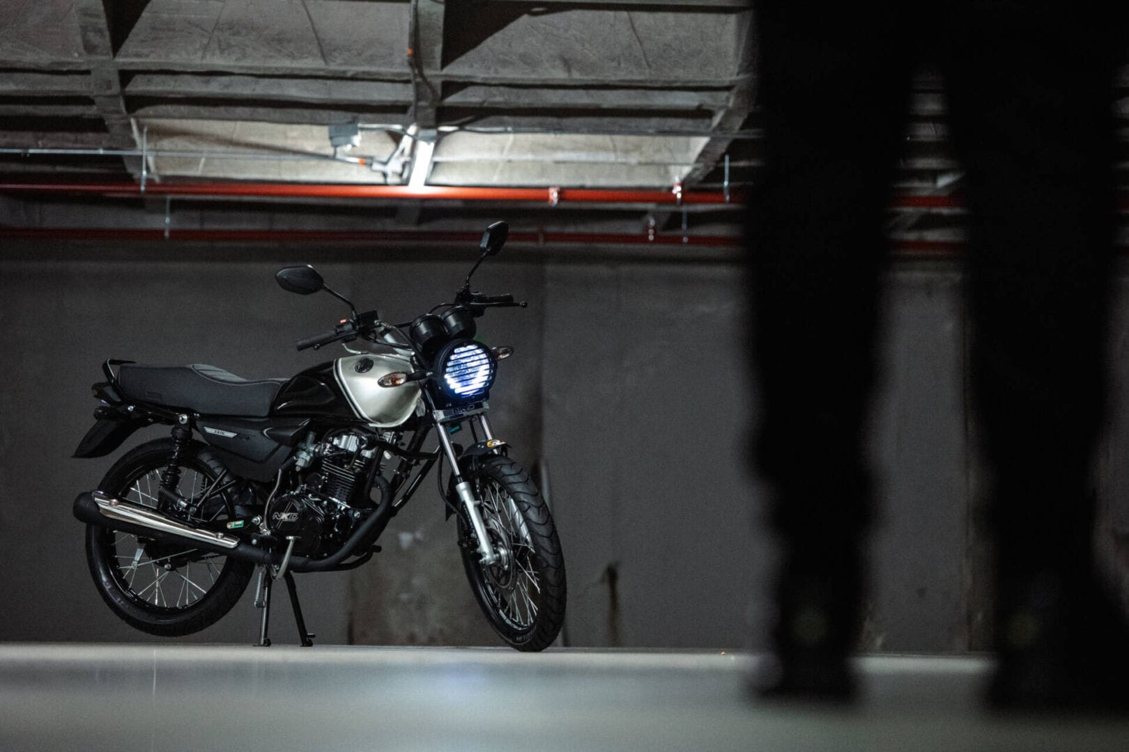 AKT NKD EX: EDICIÓN ESPECIAL IMPULSADA POR AKT MOTOS Y GRUPO ÉXITO V12MAGAZINE AKT Motos presenta la sexta versión de la NKD 125 que, junto con el Grupo Éxito, buscan convertirla en la más vendida de Colombia. V12MAGAZINE