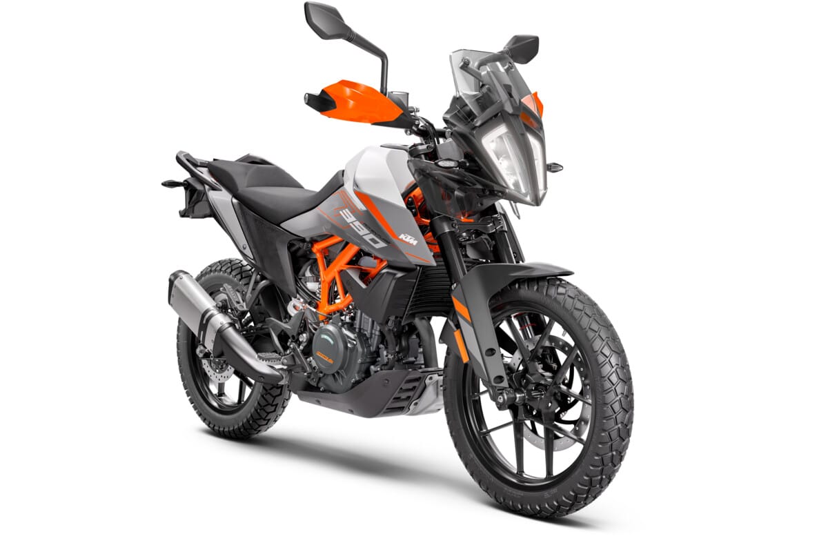 KTM 390 ADVENTURE 2024: LISTA PARA EXPLORAR TERRENOS DESCONOCIDOS V12MAGAZINE La KTM 390 ADVENTURE 2024, importada por Autocolombiana llegó para conquistar los caminos y desafiar los límites. Combina versatilidad con rendimiento. V12MAGAZINE