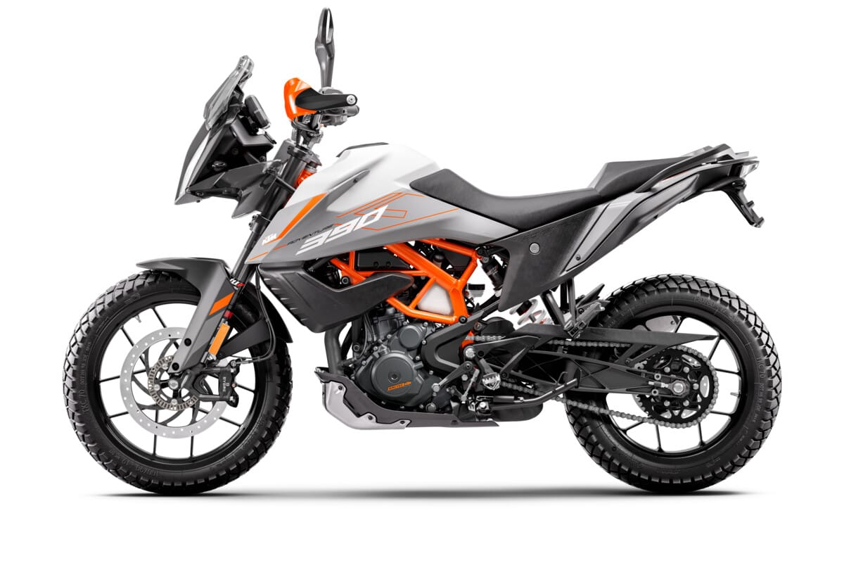 KTM 390 ADVENTURE 2024: LISTA PARA EXPLORAR TERRENOS DESCONOCIDOS V12MAGAZINE La KTM 390 ADVENTURE 2024, importada por Autocolombiana llegó para conquistar los caminos y desafiar los límites. Combina versatilidad con rendimiento. V12MAGAZINE