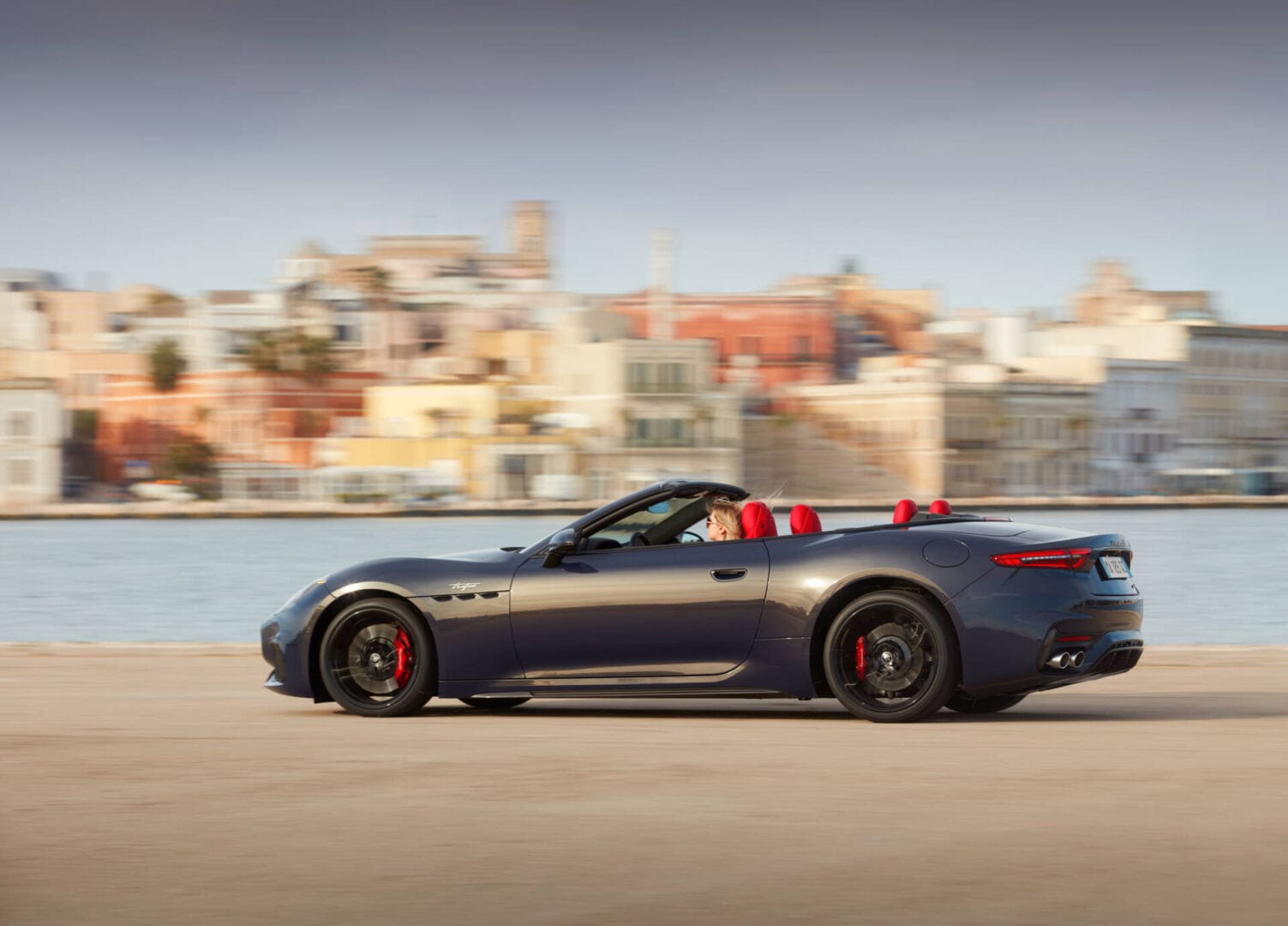 MASERATI GRANCABRIO: ELEGANCIA Y POTENCIA BAJO EL SOL V12MAGAZINE Maserati Grancabrio