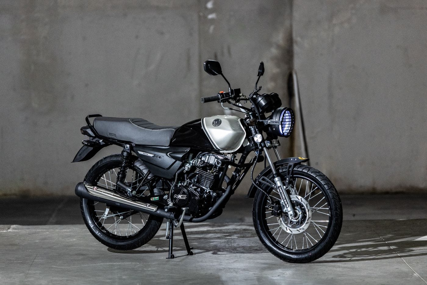 AKT NKD EX: EDICIÓN ESPECIAL IMPULSADA POR AKT MOTOS Y GRUPO ÉXITO V12MAGAZINE AKT NKD 125