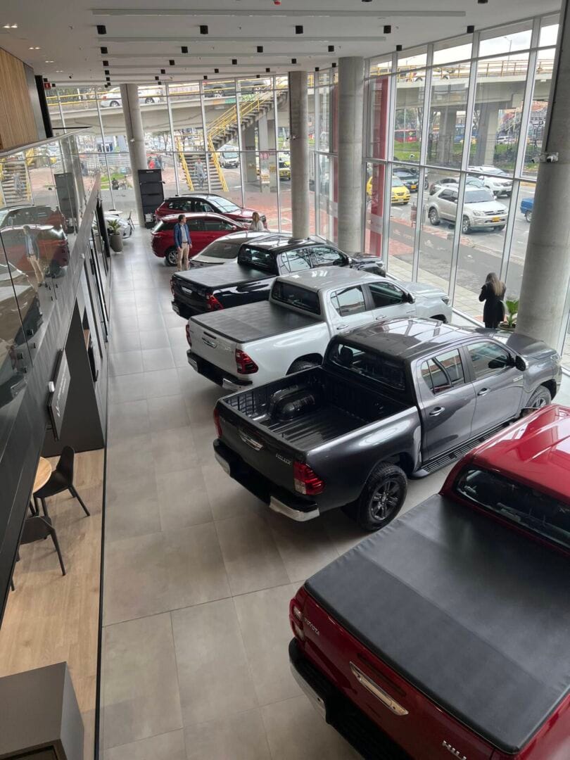 ACONAUTO: UNIDAD Y VOZ DE LOS CONCESIONARIOS DE VEHÍCULOS EN COLOMBIA V12MAGAZINE Aconauto nace de la necesidad de los concesionarios de contar con un ente que los una y represente ante entidades oficiales y privadas. V12MAGAZINE