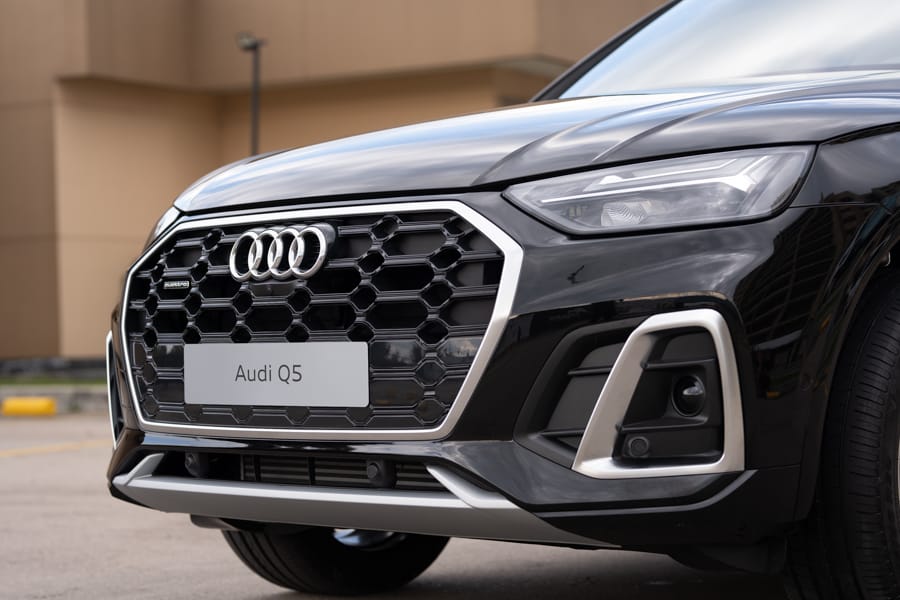 AUDI Q5 S LINE: LA ICÓNICA SUV DE LA MARCA DE LOS CUATRO AROS LLEGA RENOVADA A COLOMBIA V12MAGAZINE Audi Q5 S Line llega con motorización híbrida de dos litros con 249 caballos de potencia y en carrocería Sportback y SUV. V12MAGAZINE