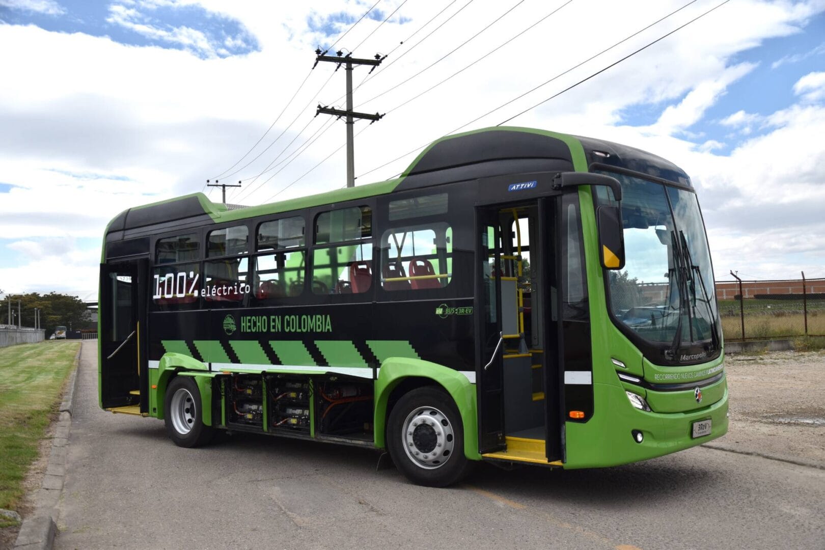 MARCOPOLO SUPERPOLO REVOLUCIONA LA MOVILIDAD: BUSES ELÉCTRICOS Y DE HIDRÓGENO HECHOS EN COLOMBIA V12MAGAZINE Marcopolo Superpolo tardó más de cuatro años de desarrollo e investigación y una inversión superior a los 2.500 millones dólares. V12MAGAZINE