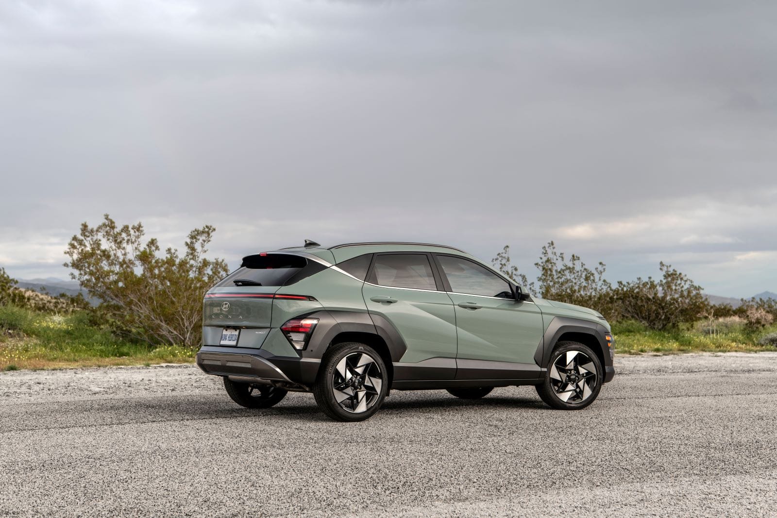HYUNDAI KONA HÍBRIDA: POTENCIA, DISEÑO Y SOSTENIBILIDAD EN UN VEHÍCULO DE DISEÑO SORPRENDENTE V12MAGAZINE Hyundai Kona Híbrida 2024 se presentó oficialmente en el país. ¿Qué novedades trae consigo? ¿Cómo se posiciona frente a la competencia? Acompáñanos en este recorrido por las características y detalles de la Hyundai Kona Híbrida 2024 V12MAGAZINE