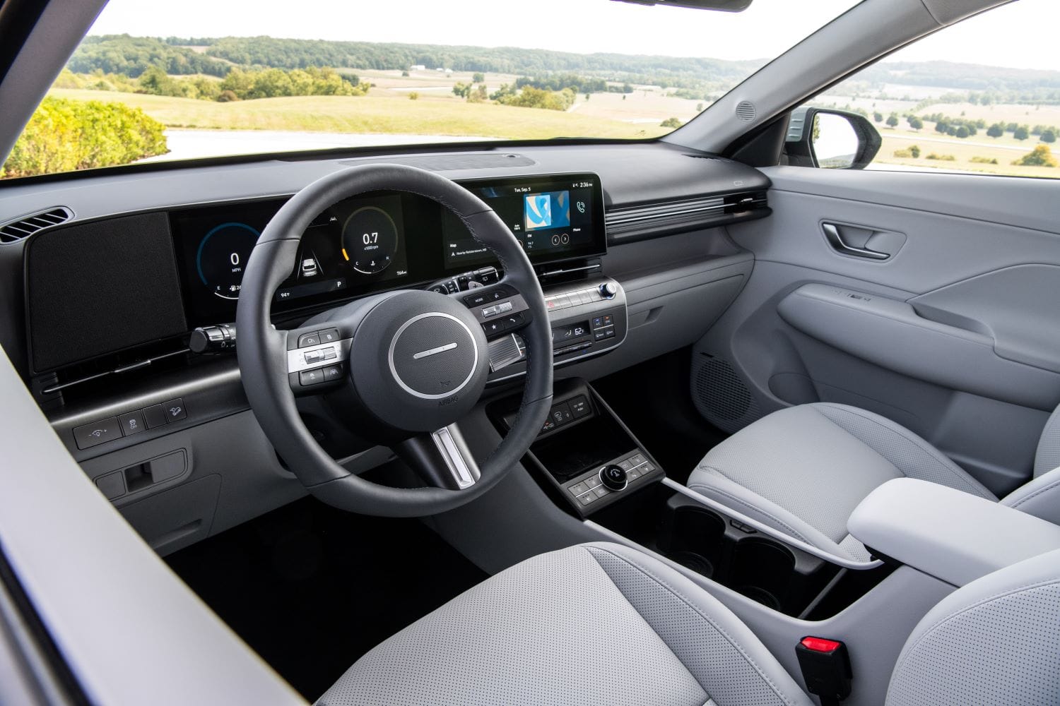 HYUNDAI KONA HÍBRIDA: POTENCIA, DISEÑO Y SOSTENIBILIDAD EN UN VEHÍCULO DE DISEÑO SORPRENDENTE V12MAGAZINE Hyundai Kona Híbrida 2024 se presentó oficialmente en el país. ¿Qué novedades trae consigo? ¿Cómo se posiciona frente a la competencia? Acompáñanos en este recorrido por las características y detalles de la Hyundai Kona Híbrida 2024 V12MAGAZINE