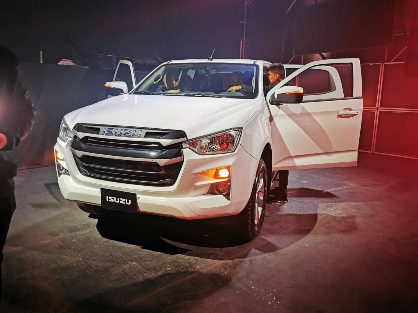 ISUZU ACELERA SU PRESENCIA EN COLOMBIA: LANZAMIENTO OFICIAL EN CUATRO CIUDADES V12MAGAZINE ISUZU le apunta a tener una participación de mercado del 8% en el segmento de pickups diésel, sus modelos son euro 6 y modelo 2025. V12MAGAZINE
