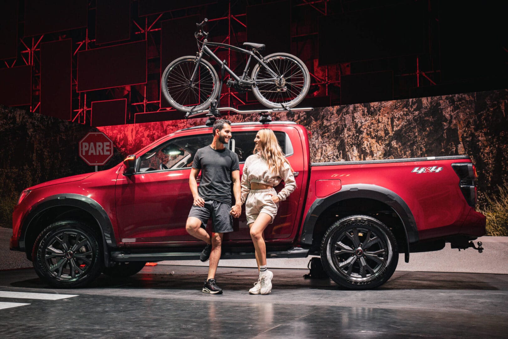 ISUZU ACELERA SU PRESENCIA EN COLOMBIA: LANZAMIENTO OFICIAL EN CUATRO CIUDADES V12MAGAZINE ISUZU le apunta a tener una participación de mercado del 8% en el segmento de pickups diésel, sus modelos son euro 6 y modelo 2025. V12MAGAZINE