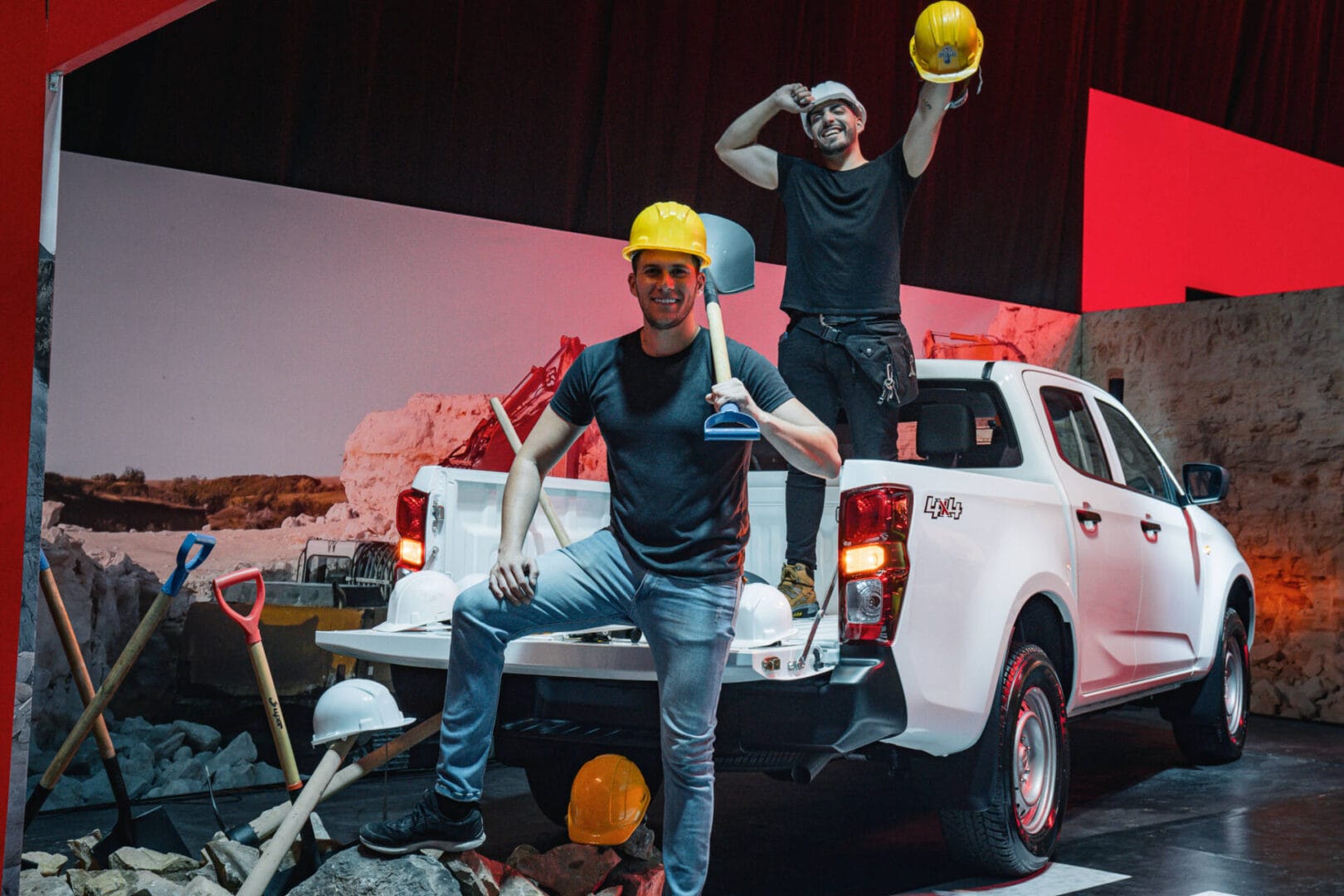 ISUZU ACELERA SU PRESENCIA EN COLOMBIA: LANZAMIENTO OFICIAL EN CUATRO CIUDADES V12MAGAZINE ISUZU le apunta a tener una participación de mercado del 8% en el segmento de pickups diésel, sus modelos son euro 6 y modelo 2025. V12MAGAZINE