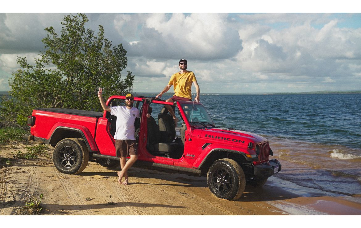 El Jeep Gladiator Rubicon combina la legendaria capacidad todoterreno de la marca Jeep con una excelente dinámica y alta seguridad. V12MAGAZINE