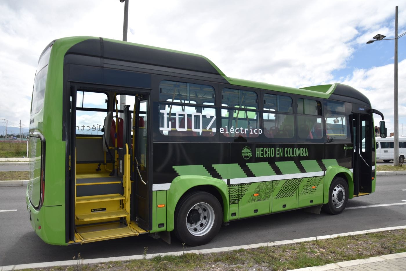 MARCOPOLO SUPERPOLO REVOLUCIONA LA MOVILIDAD: BUSES ELÉCTRICOS Y DE HIDRÓGENO HECHOS EN COLOMBIA V12MAGAZINE MARCOPOLO SUPERPOLO